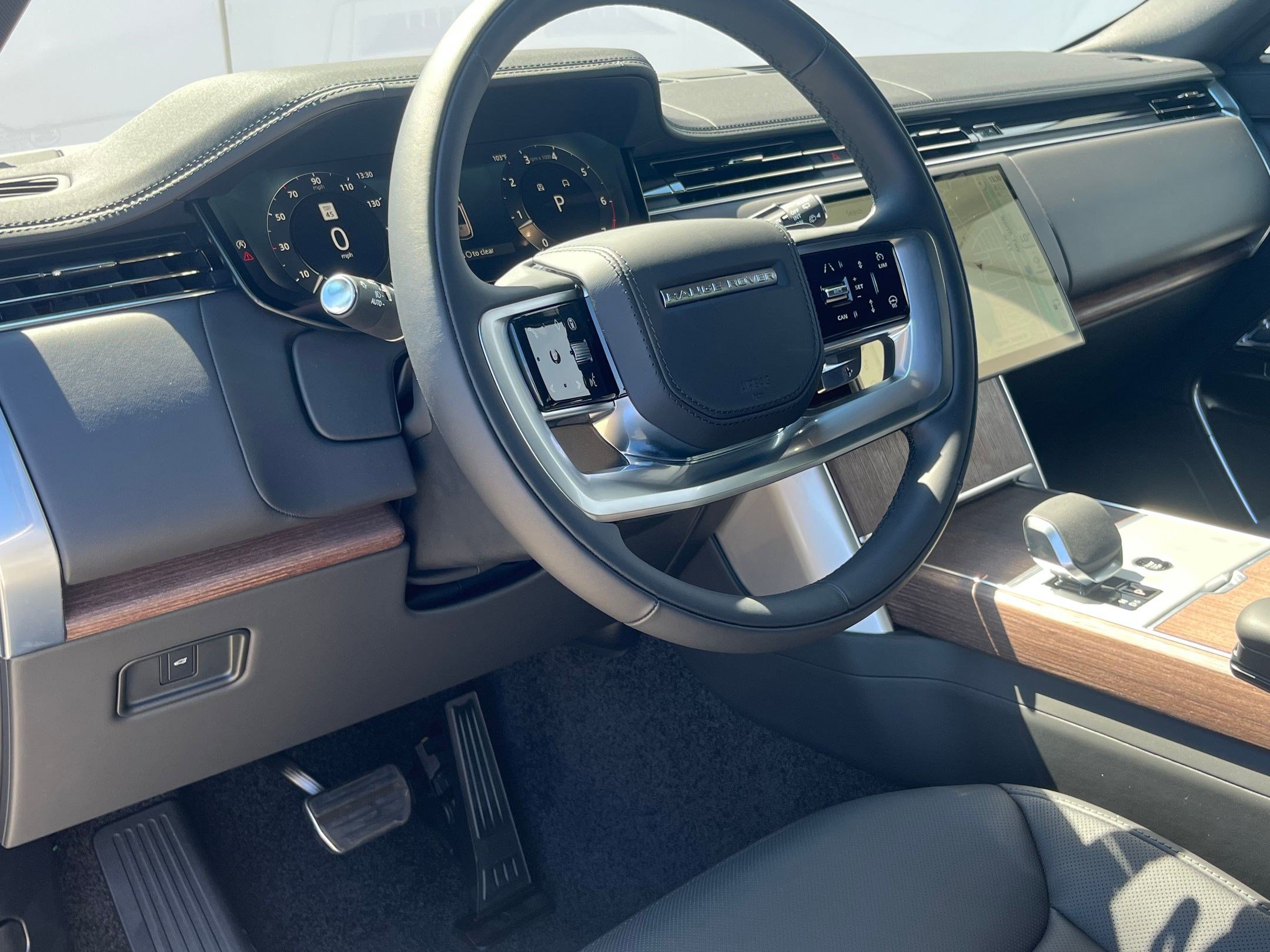 2025 Land Rover Range Rover SE photo 4