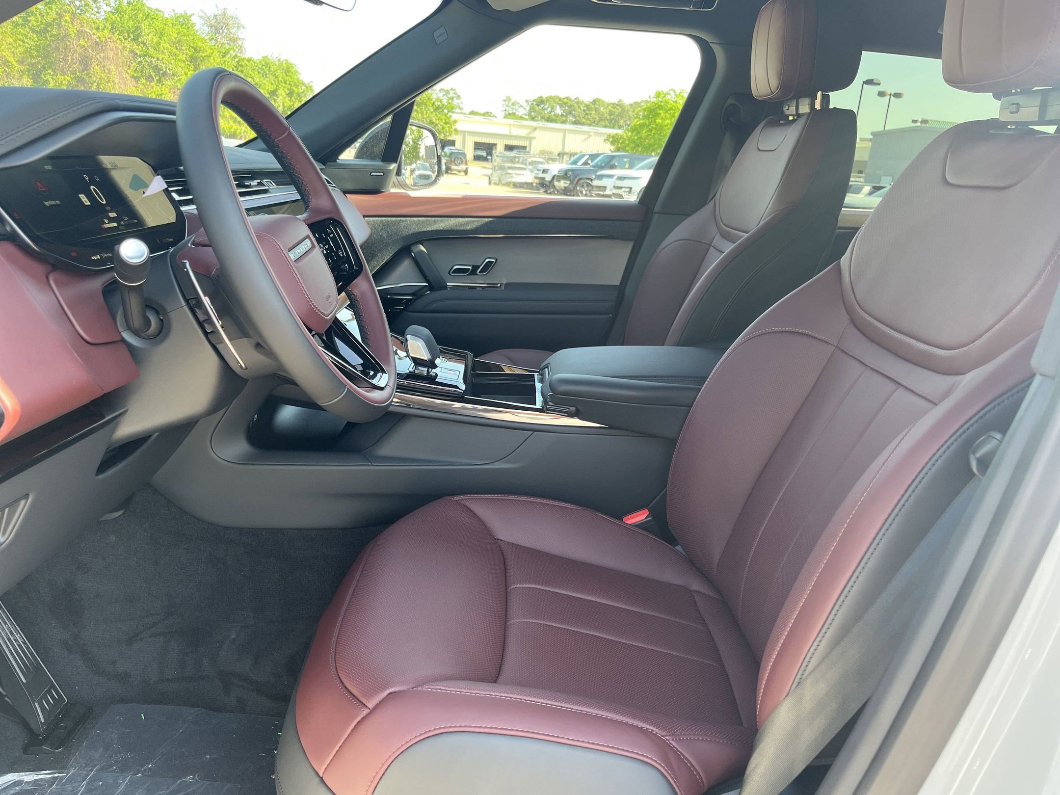 2025 Land Rover Range Rover Sport SE photo 4
