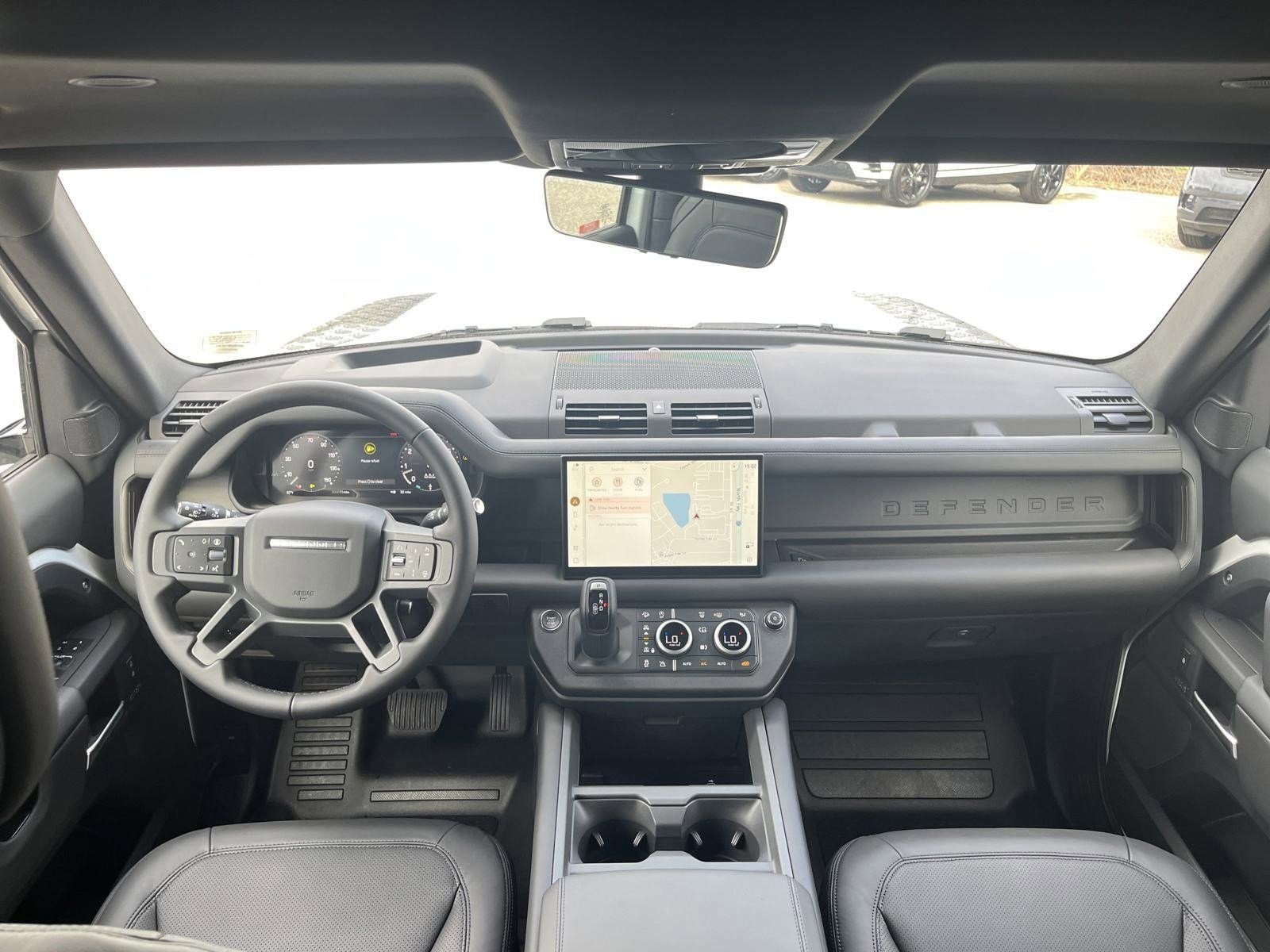 2025 Land Rover Defender X-Dynamic SE - Photo 13