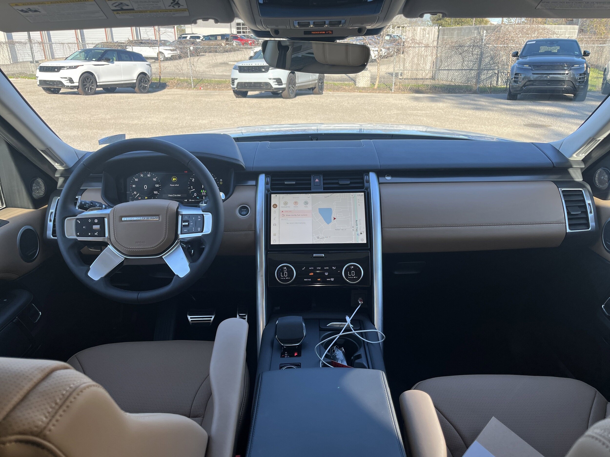 2025 Land Rover Discovery Metropolitan Edition photo 3