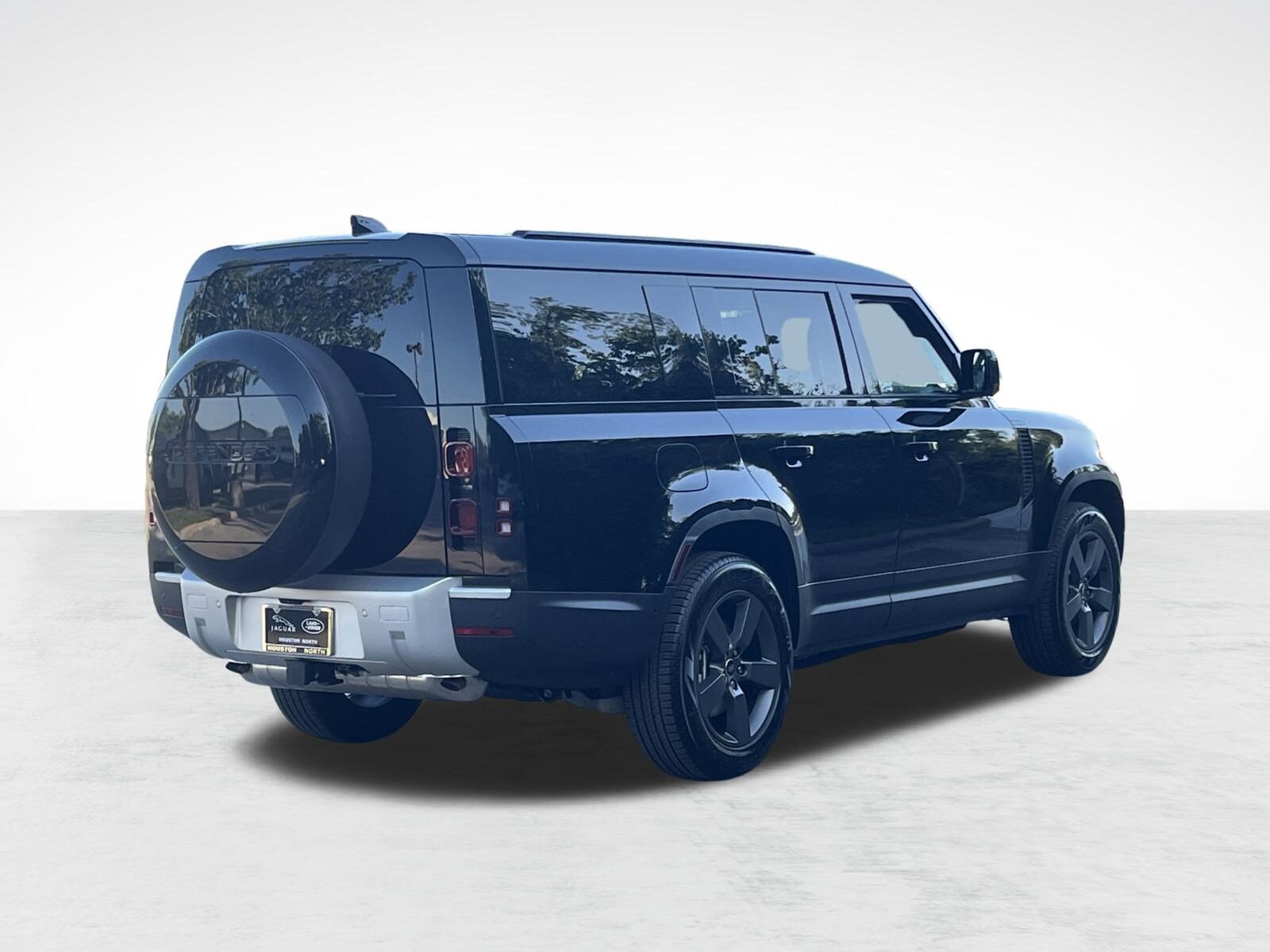 2025 Land Rover Defender 130 S photo 2