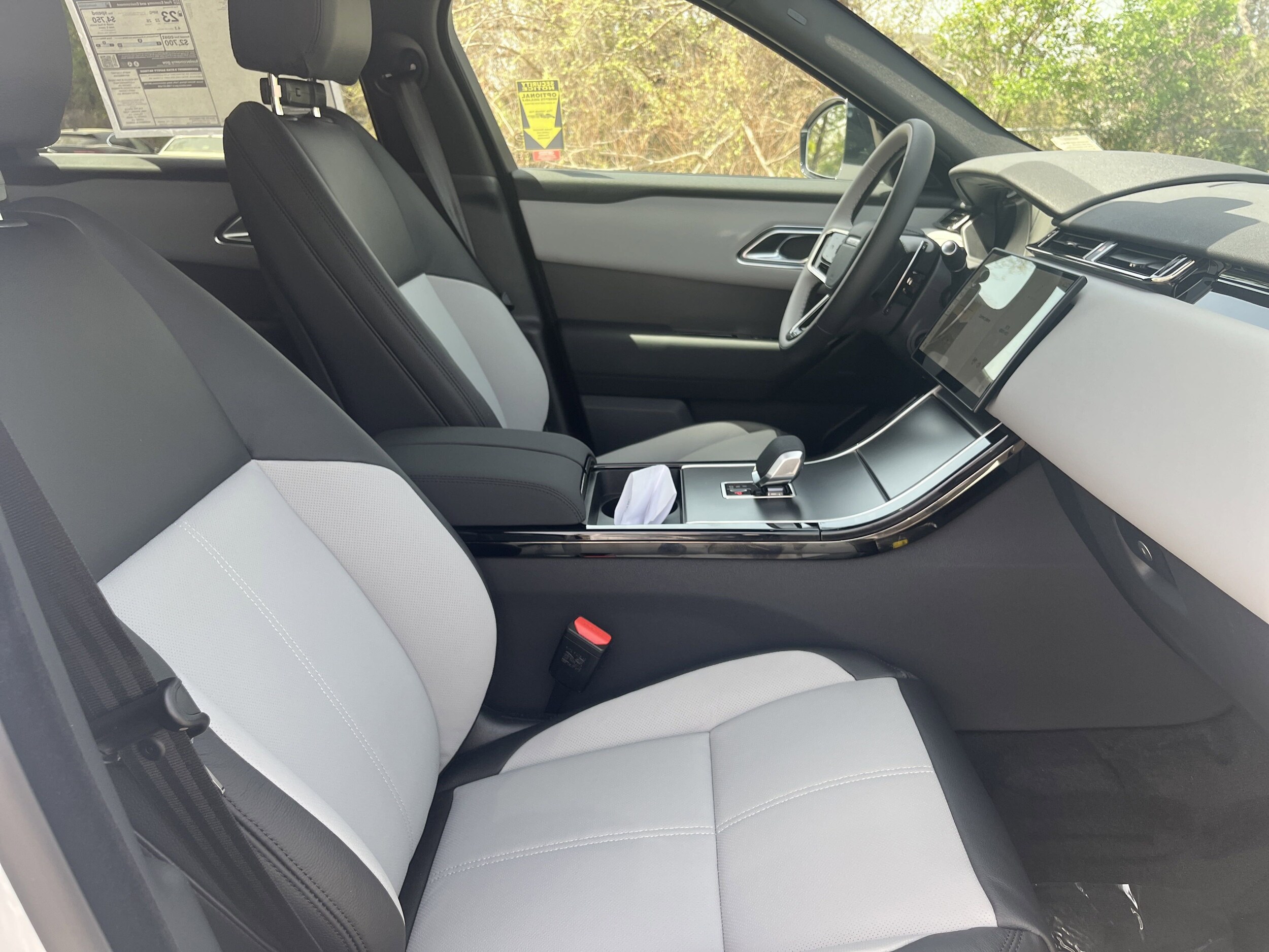 2026 Land Rover Range Rover Velar P250 S photo 4