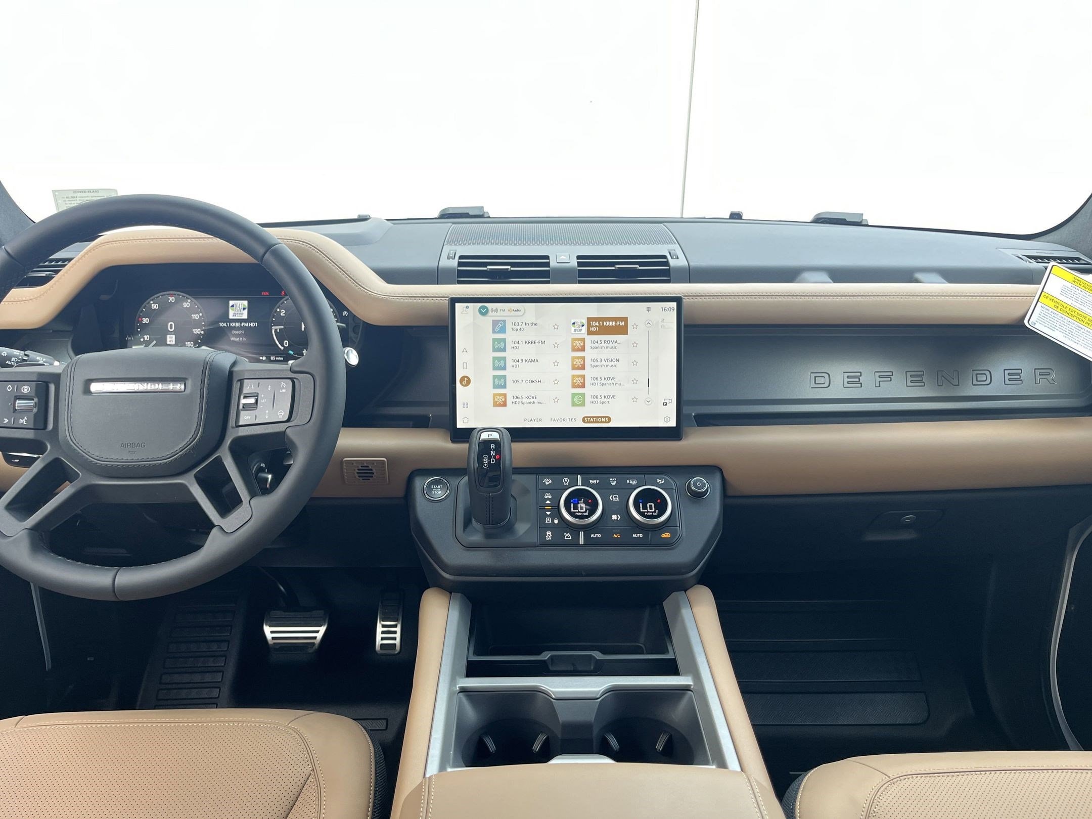 2025 Land Rover Defender V8 - Photo 26