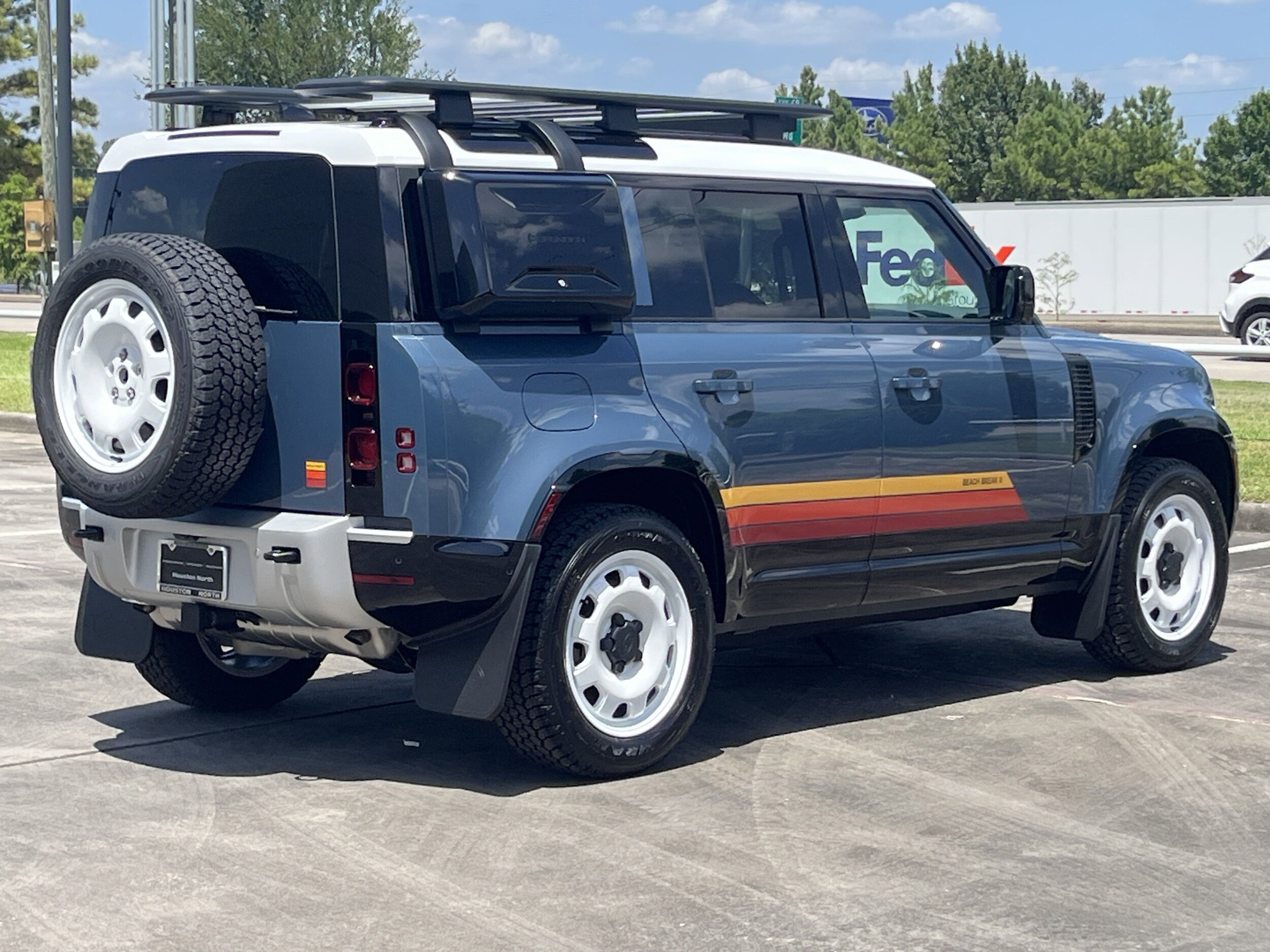 2025 Land Rover Defender 110 S photo 2