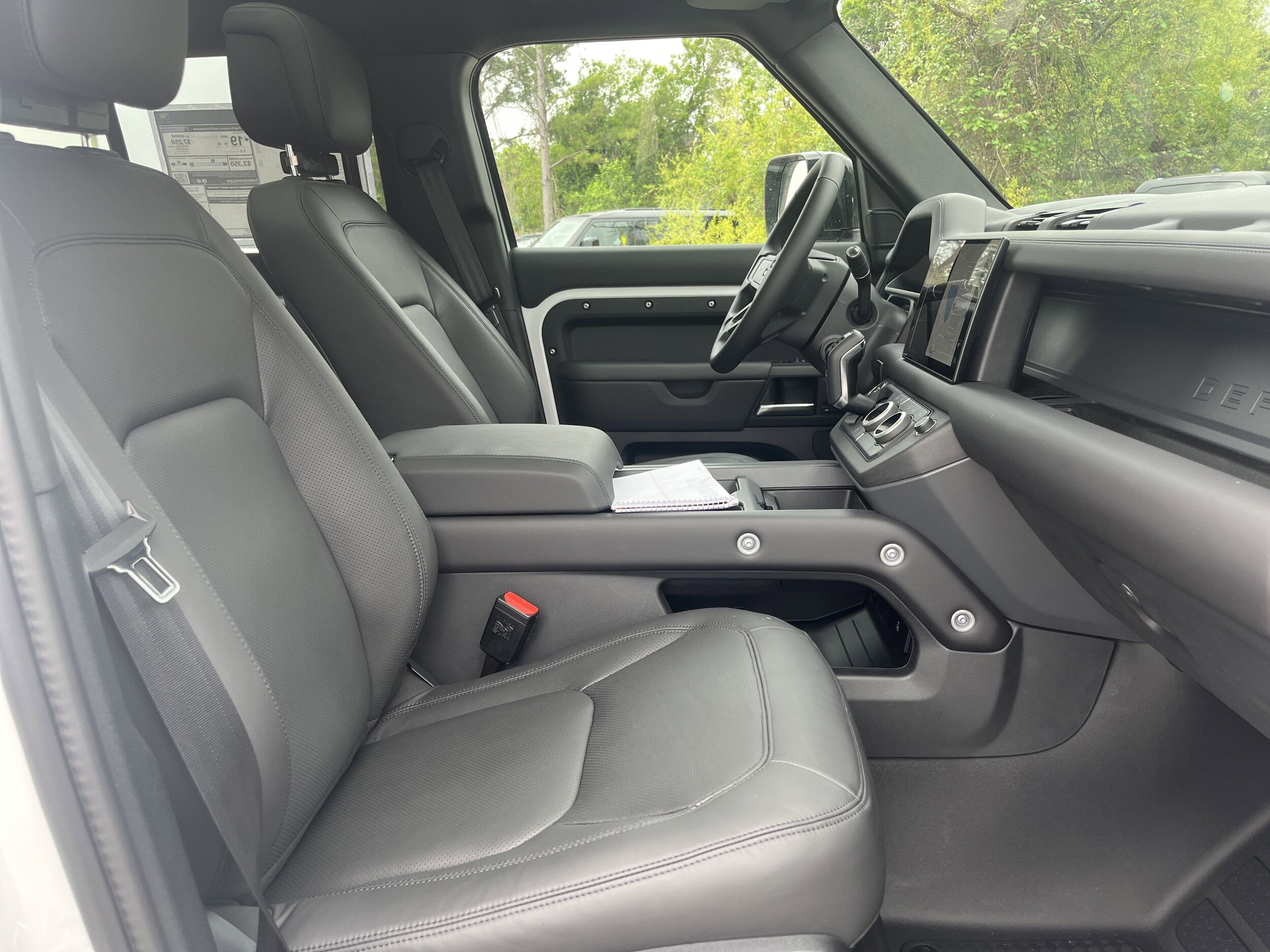 2025 Land Rover Defender 110 S photo 3