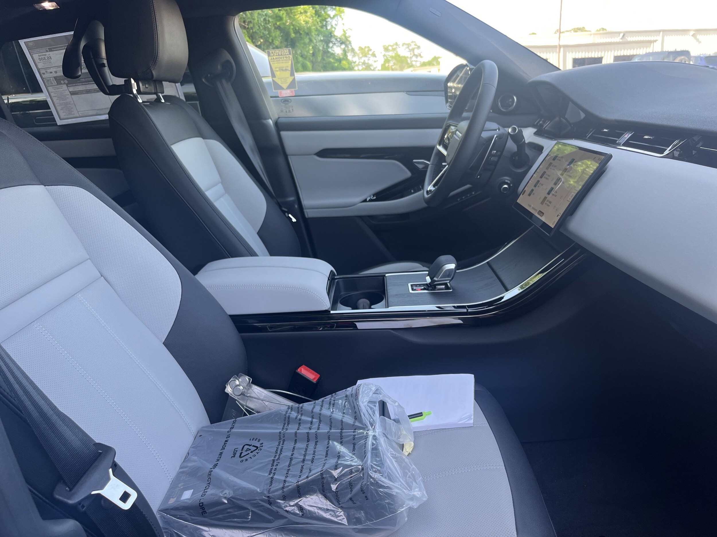 2026 Land Rover Range Rover Evoque Dynamic SE photo 3