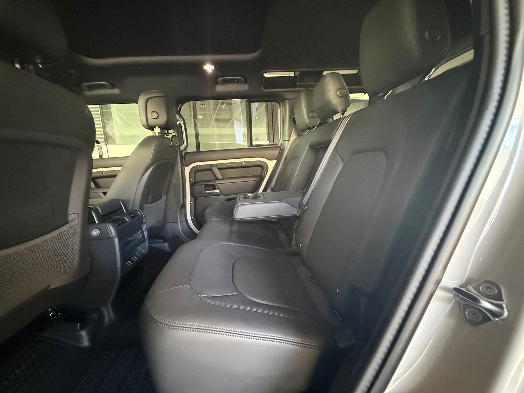 2026 Land Rover Defender X-Dynamic SE - Photo 29