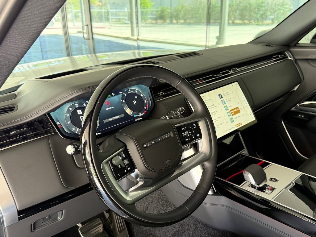 Used 2025 Land Rover Range Rover P530 SE SUV