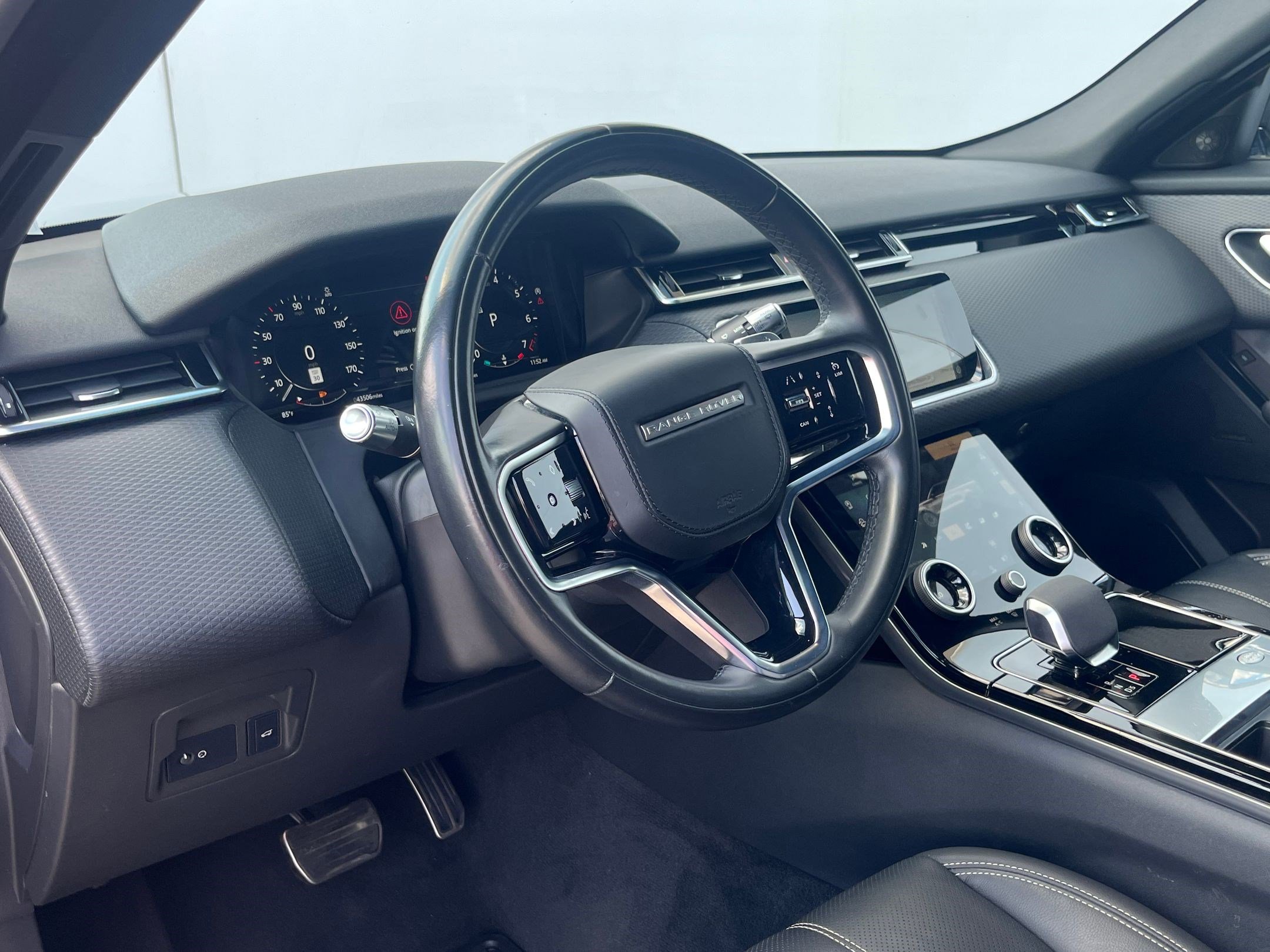 2023 Land Rover Range Rover Velar R-Dynamic S photo 4