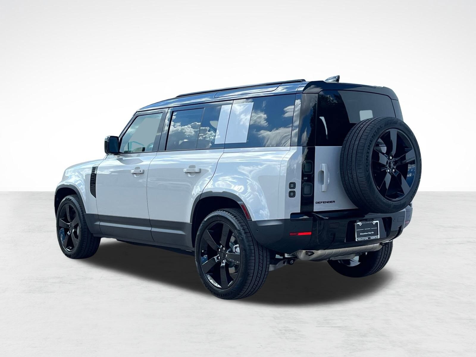 2026 Land Rover Defender 110 S photo 3