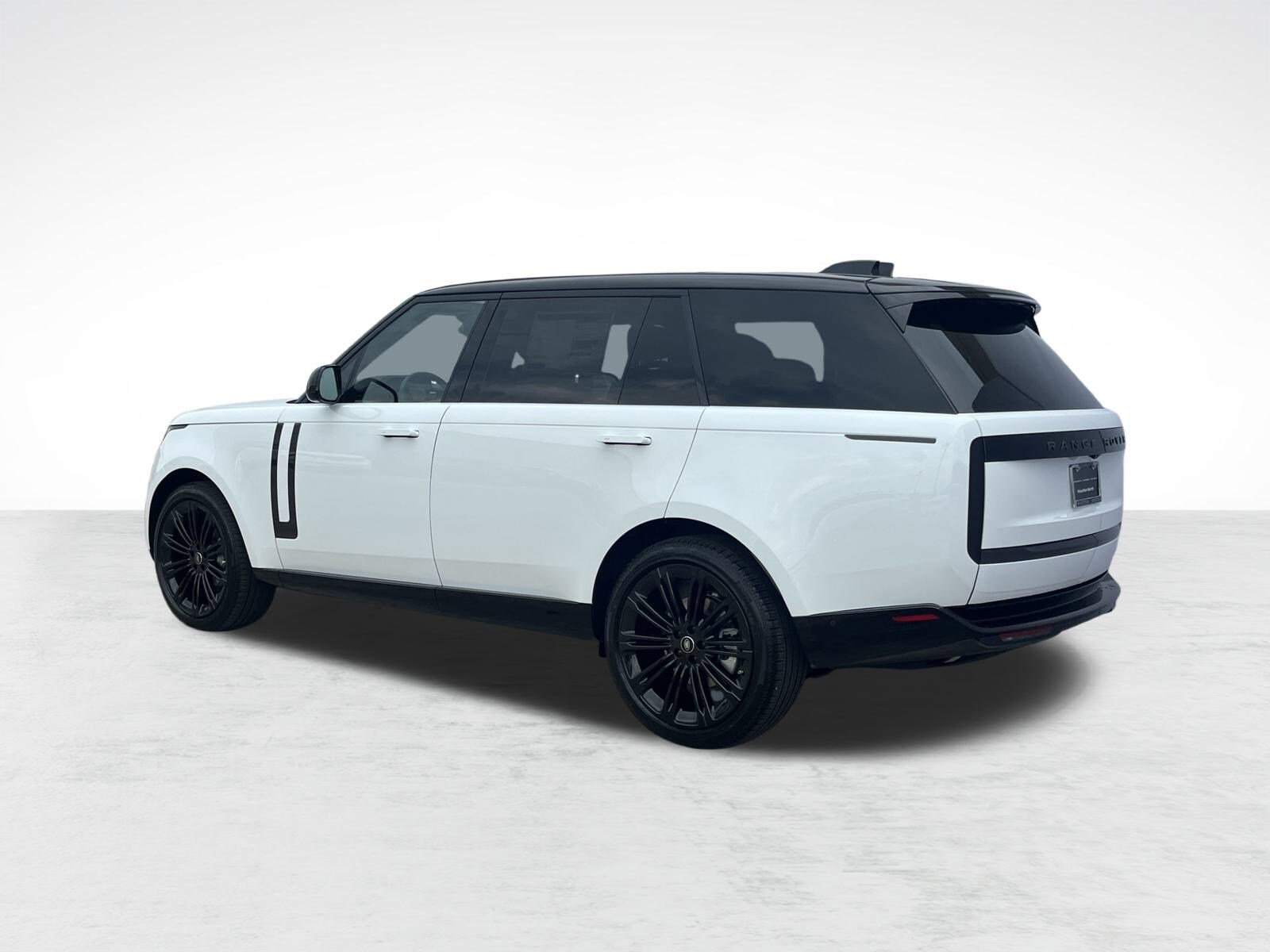 2025 Land Rover Range Rover SE photo 3