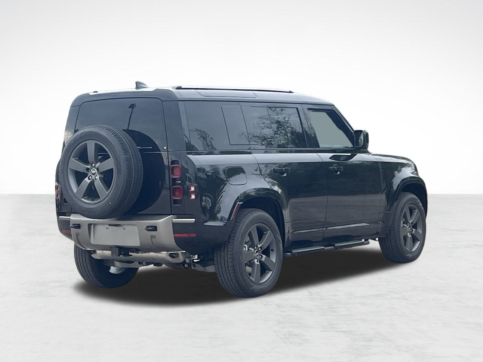 2025 Land Rover Defender 110 X-Dynamic SE photo 2