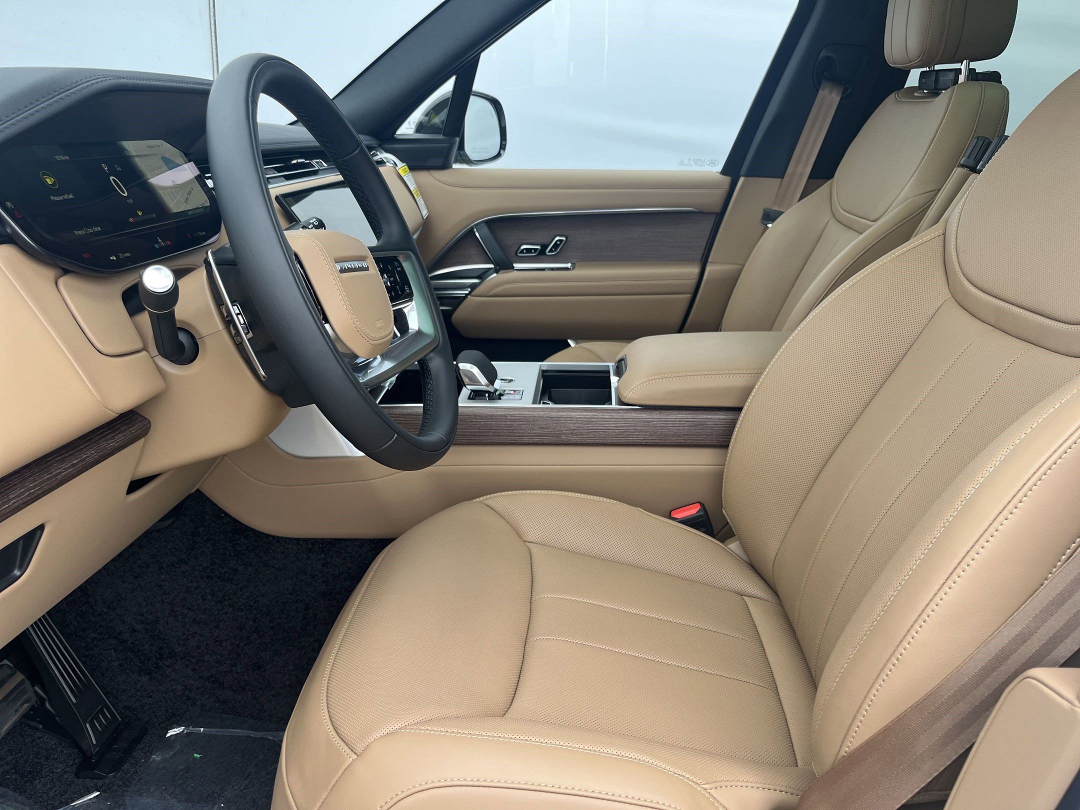 2025 Land Rover Range Rover SE photo 4
