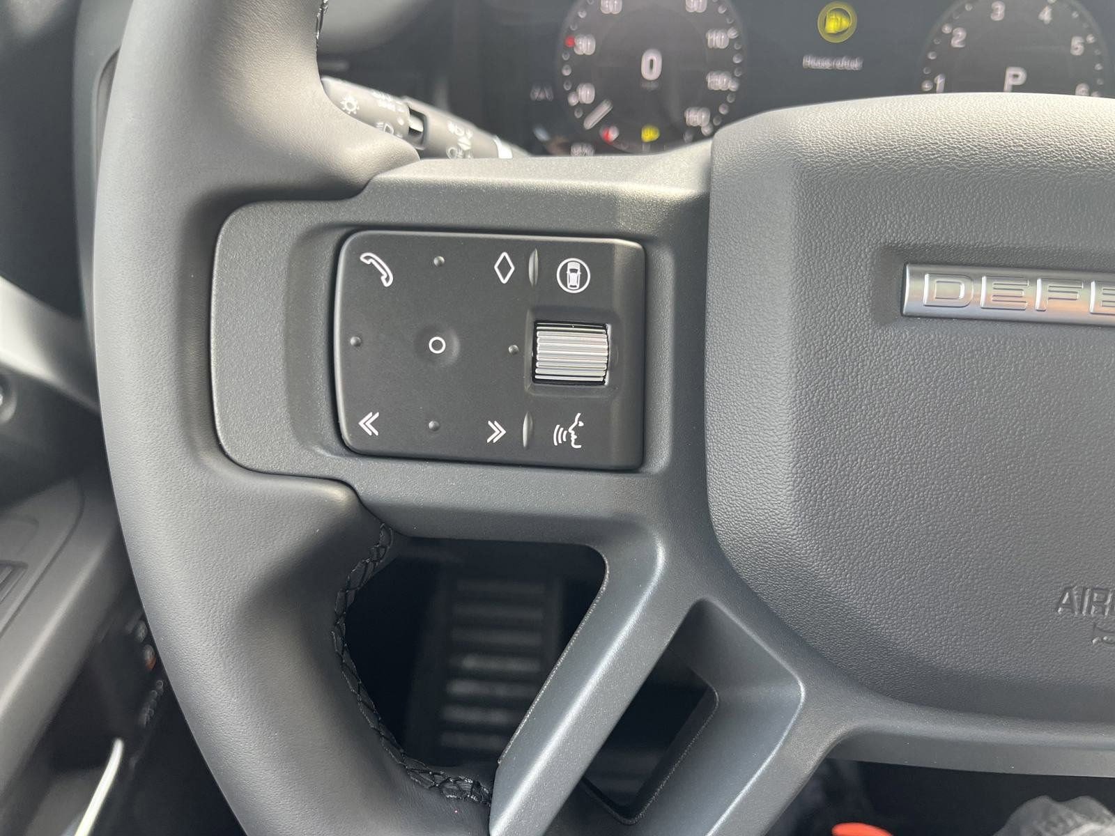 2025 Land Rover Defender X-Dynamic SE - Photo 15
