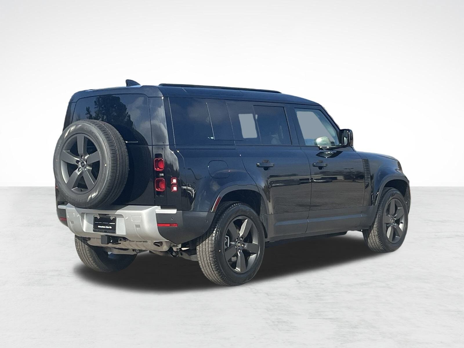 2025 Land Rover Defender 110 S photo 2