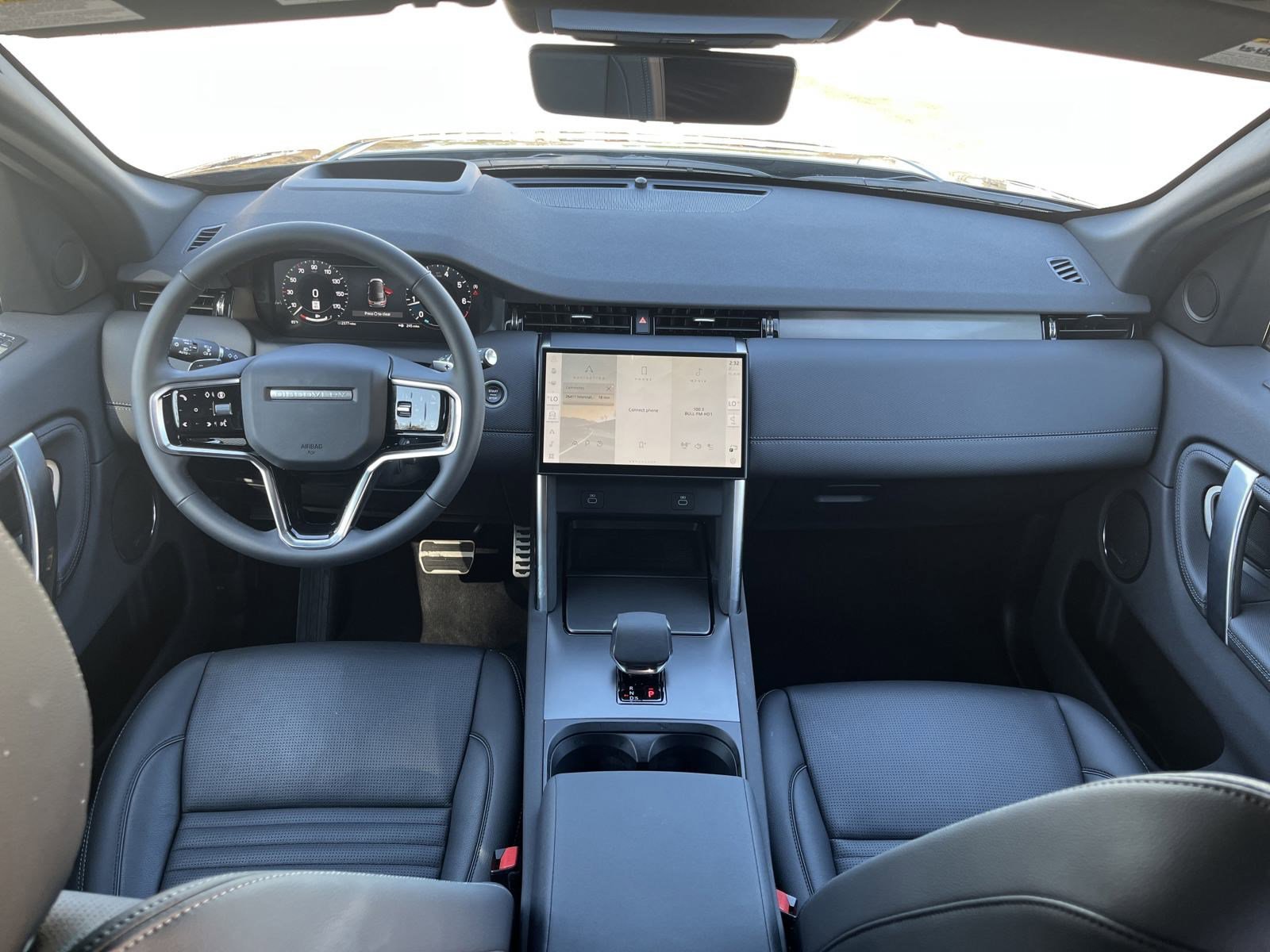 2025 Land Rover Discovery Sport Dynamic SE photo 4