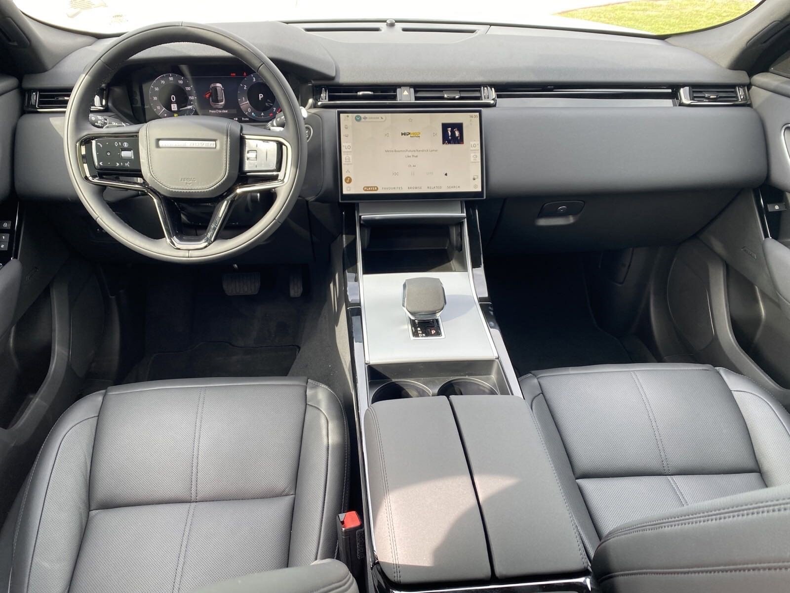 2025 Land Rover Range Rover Velar P250 S photo 3