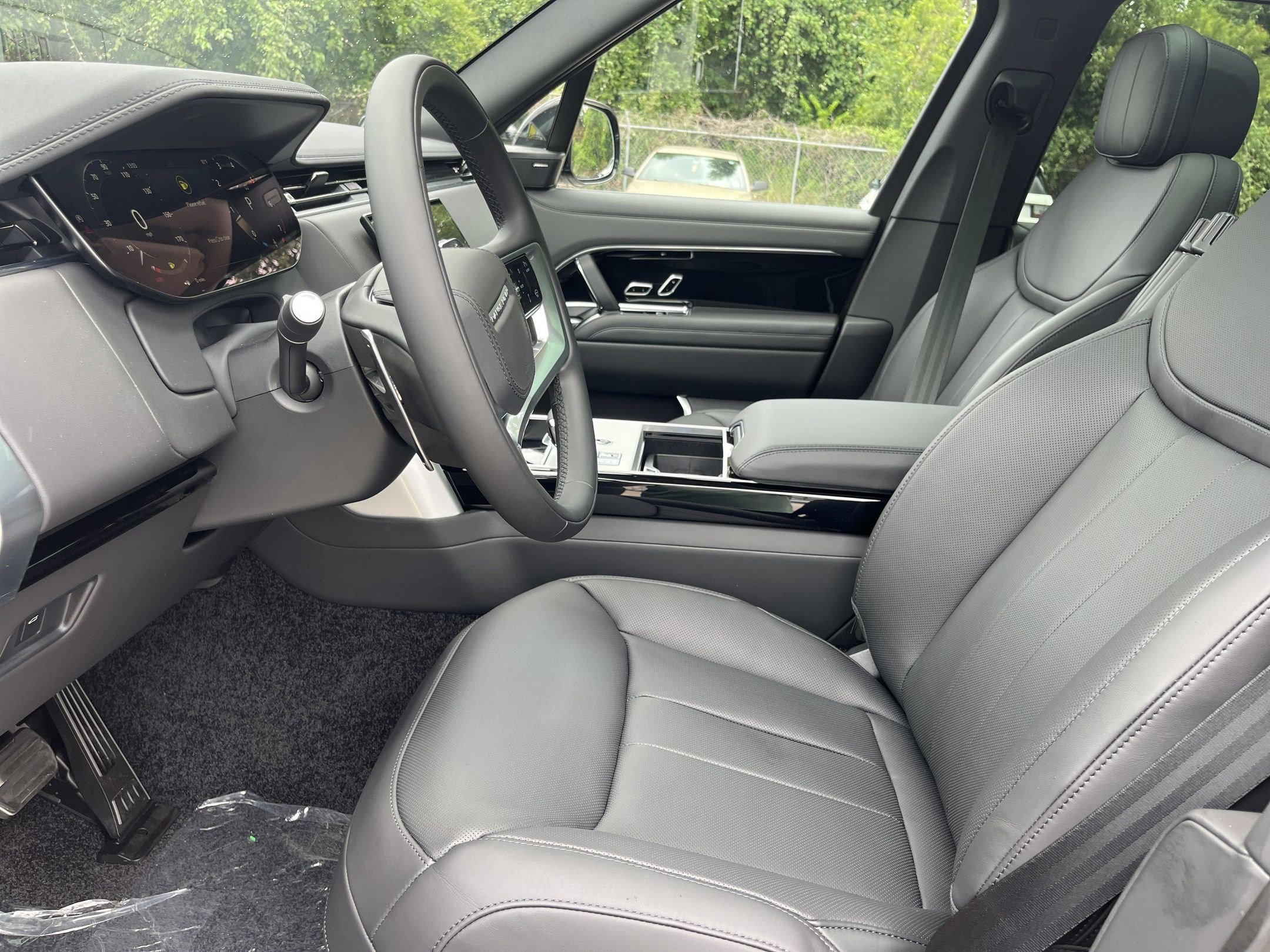 2025 Land Rover Range Rover SE photo 4