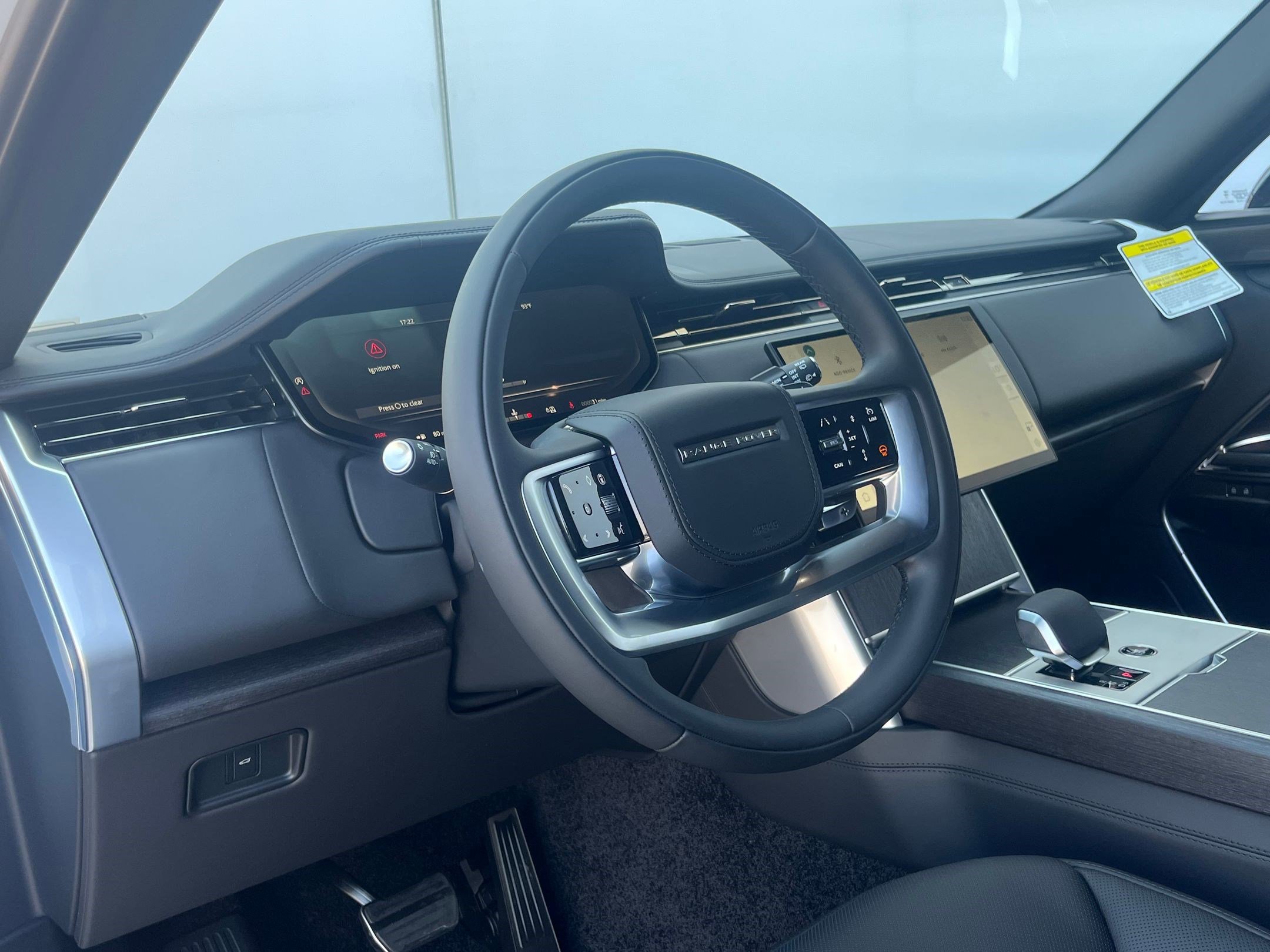 2025 Land Rover Range Rover SE photo 4