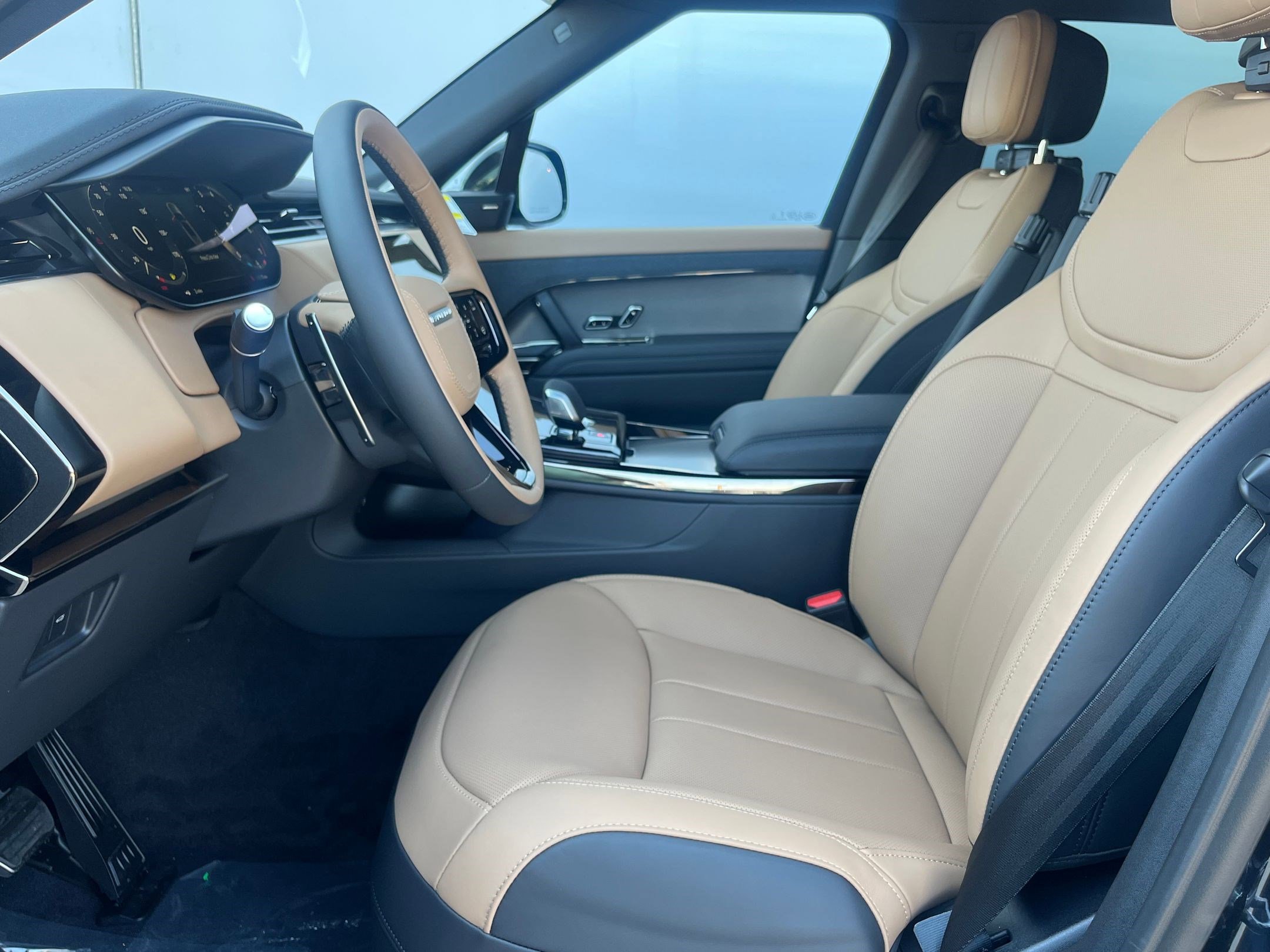 2025 Land Rover Range Rover Sport P400 Dynamic SE photo 4