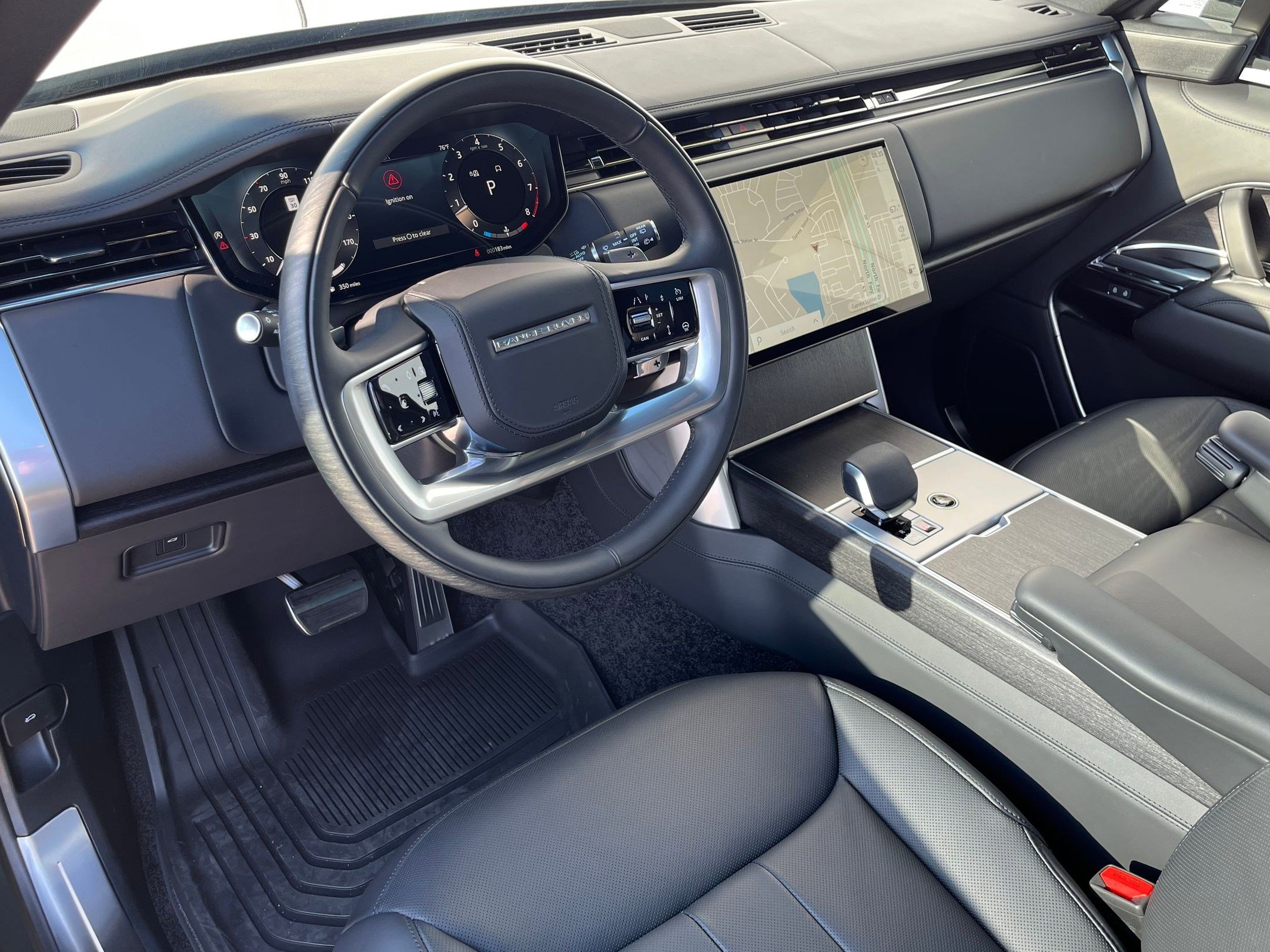 2025 Land Rover Range Rover SE photo 3