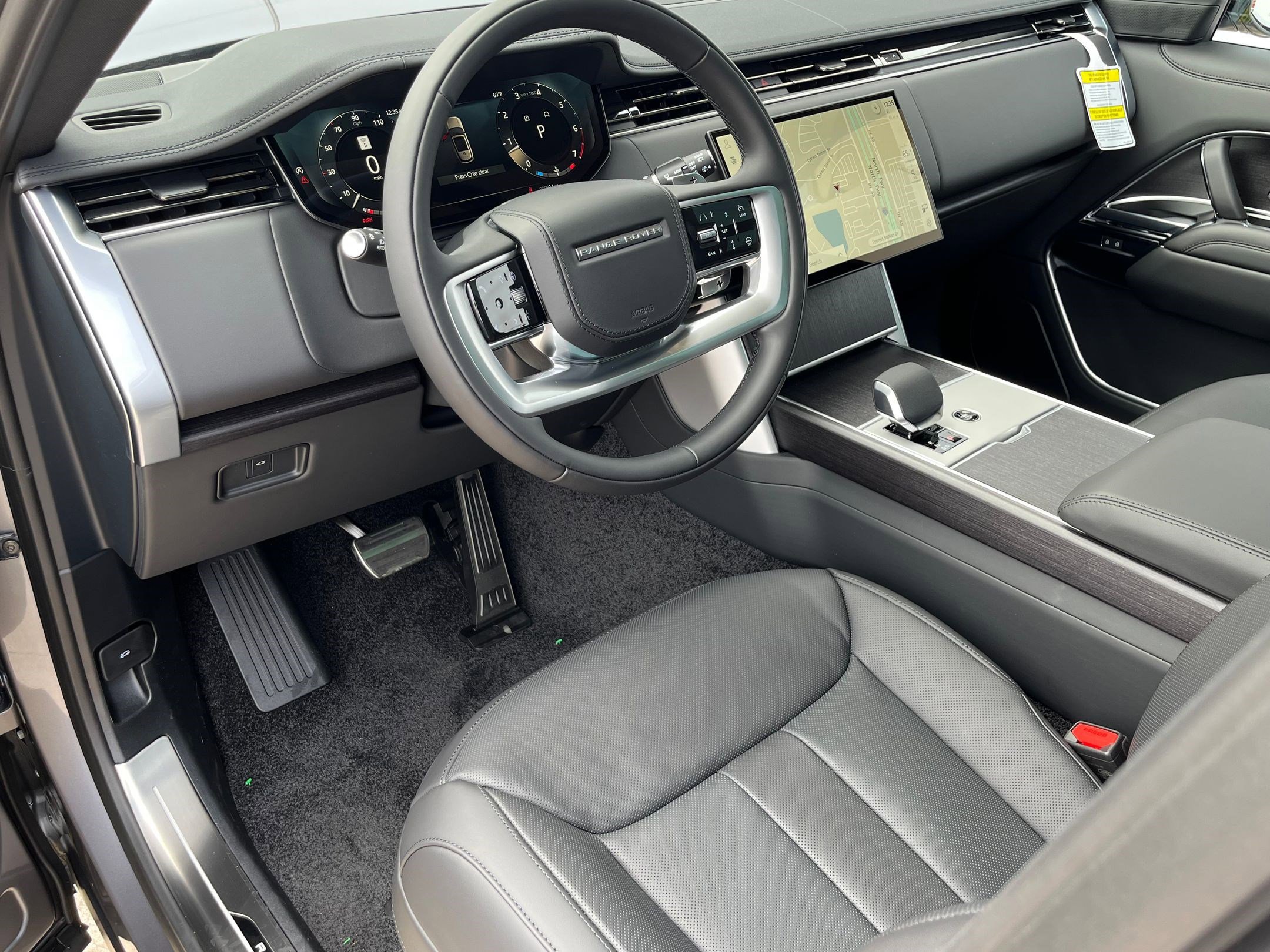 2025 Land Rover Range Rover SE photo 4