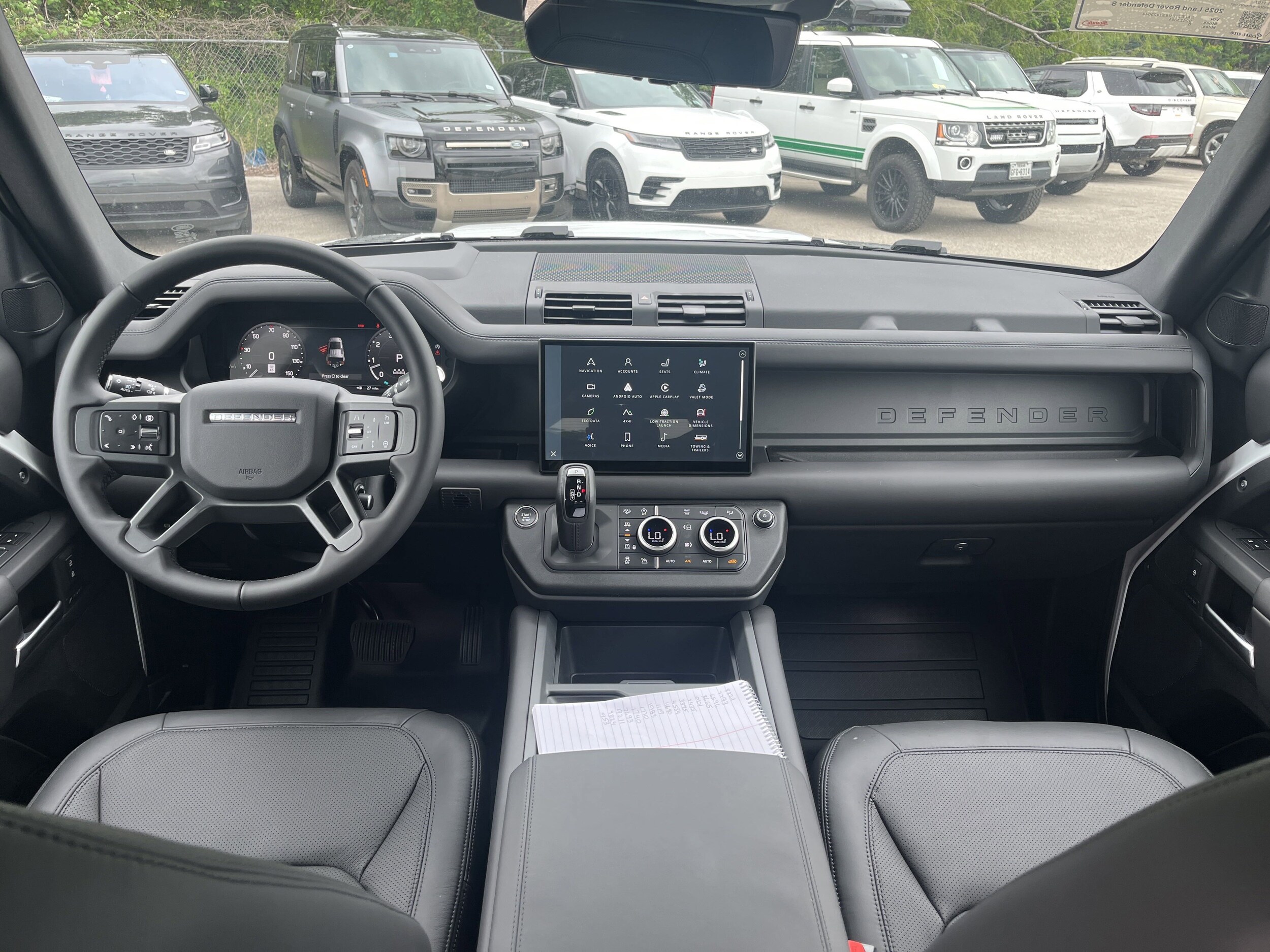 2025 Land Rover Defender 110 S photo 4