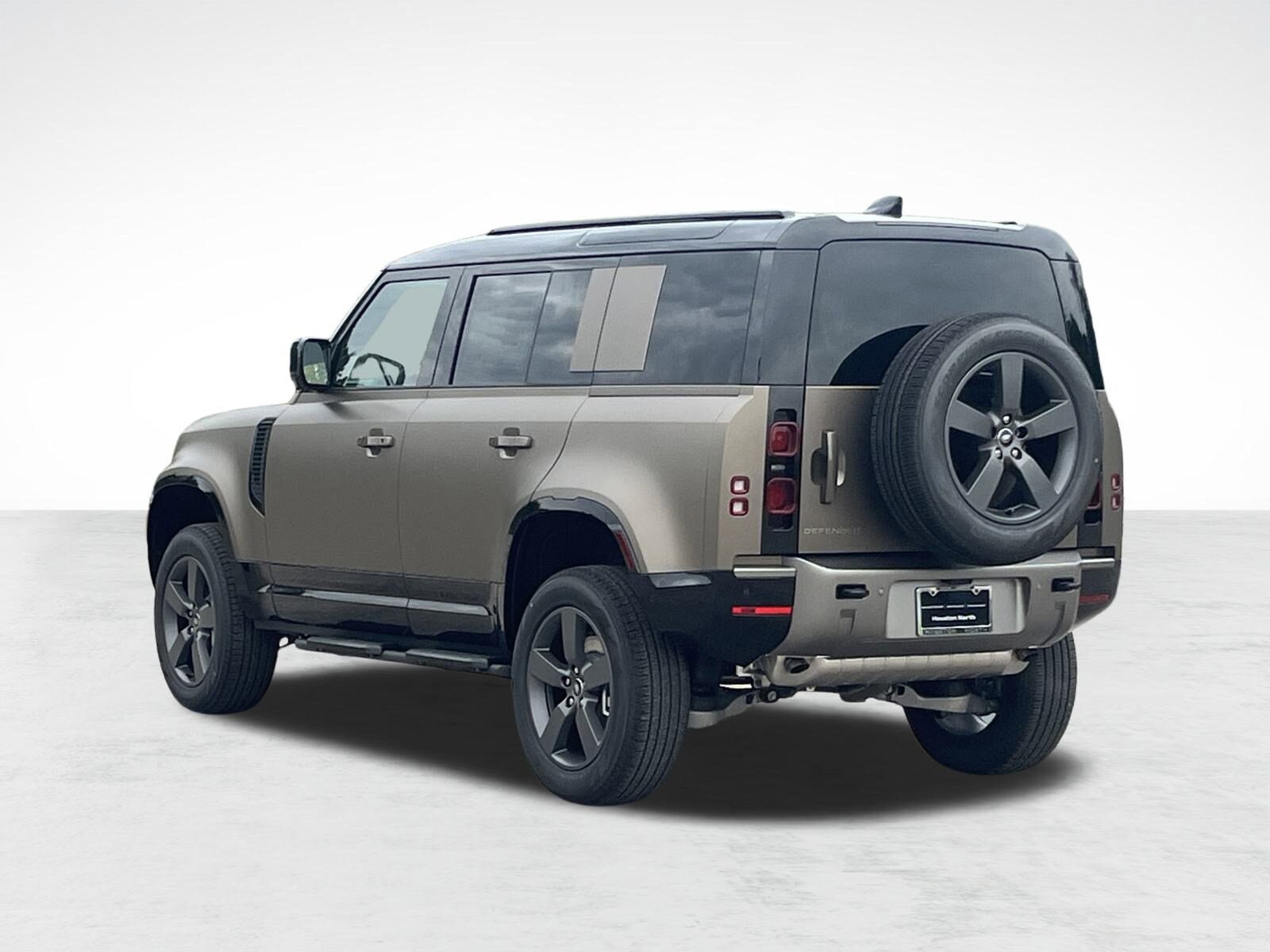 2025 Land Rover Defender 110 X-Dynamic SE photo 3