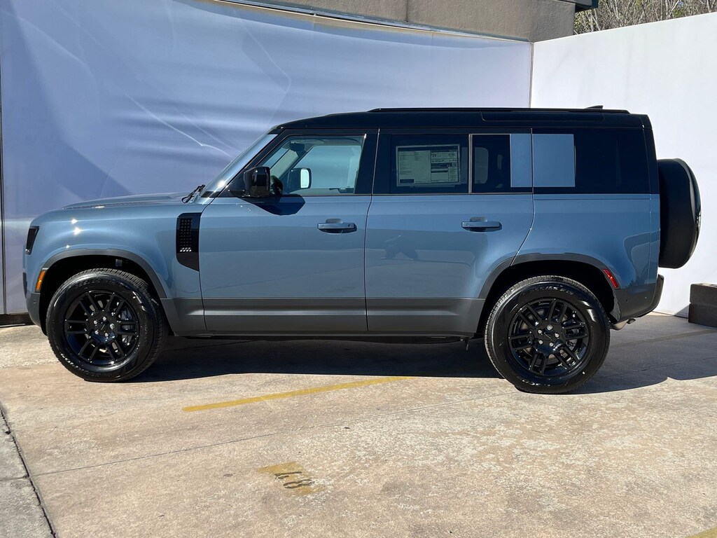 New 2026 Land Rover Range Rover P400 SE SUV