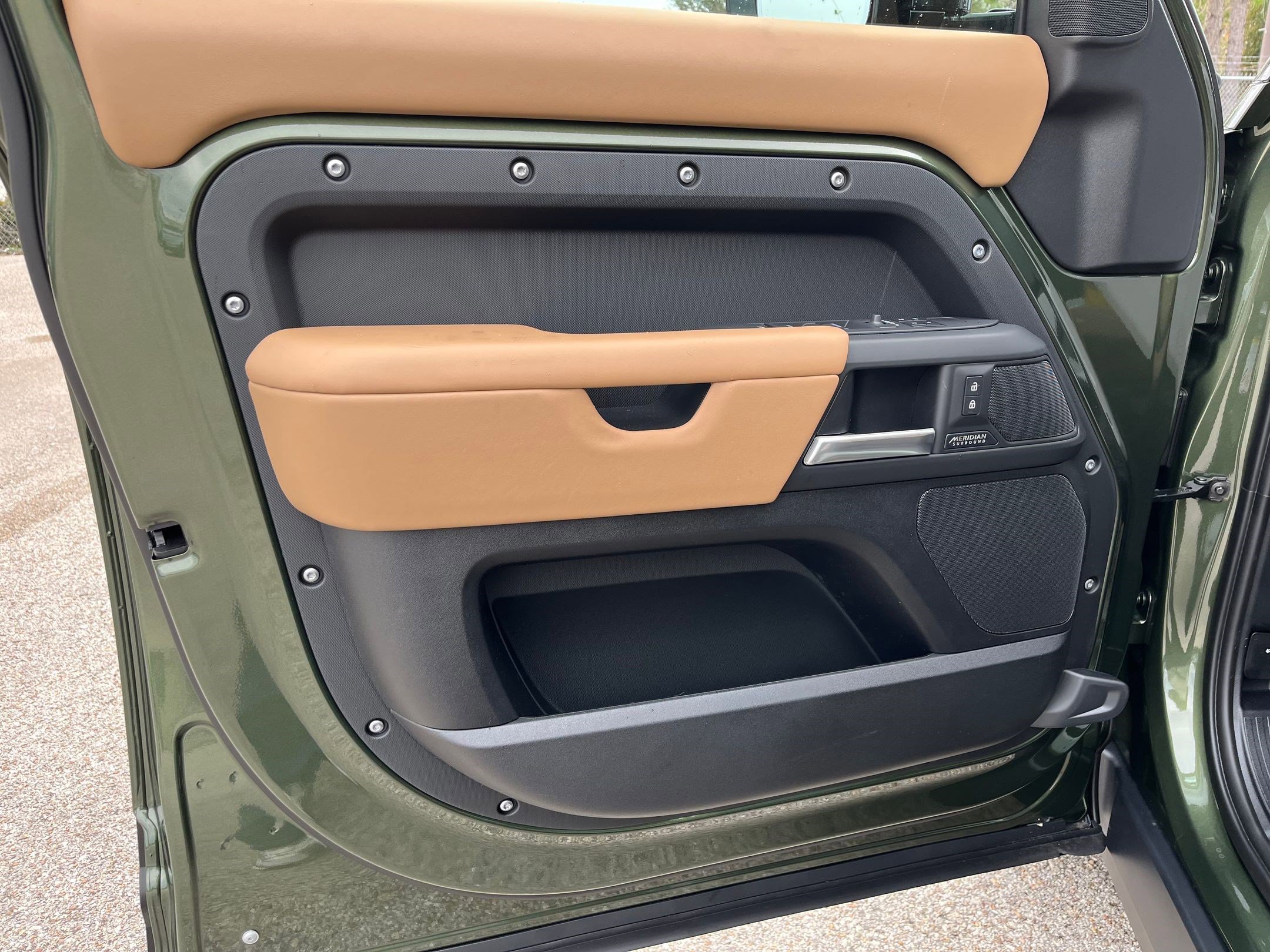 2026 Land Rover Defender X-Dynamic SE - Photo 29