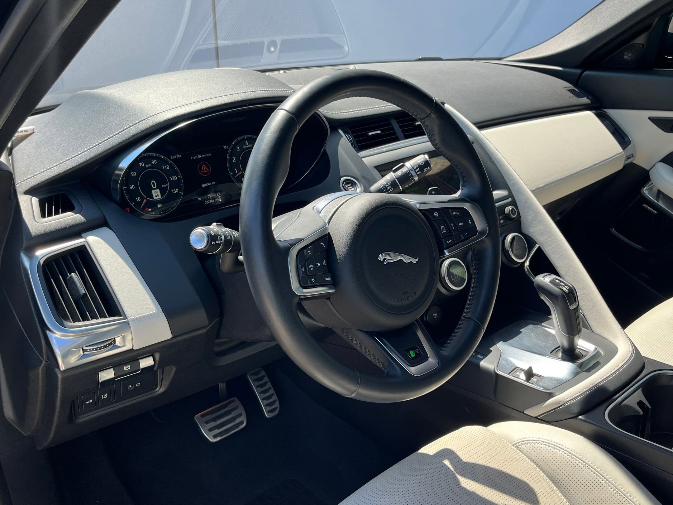 2020 Jaguar E-PACE R-Dynamic HSE photo 4