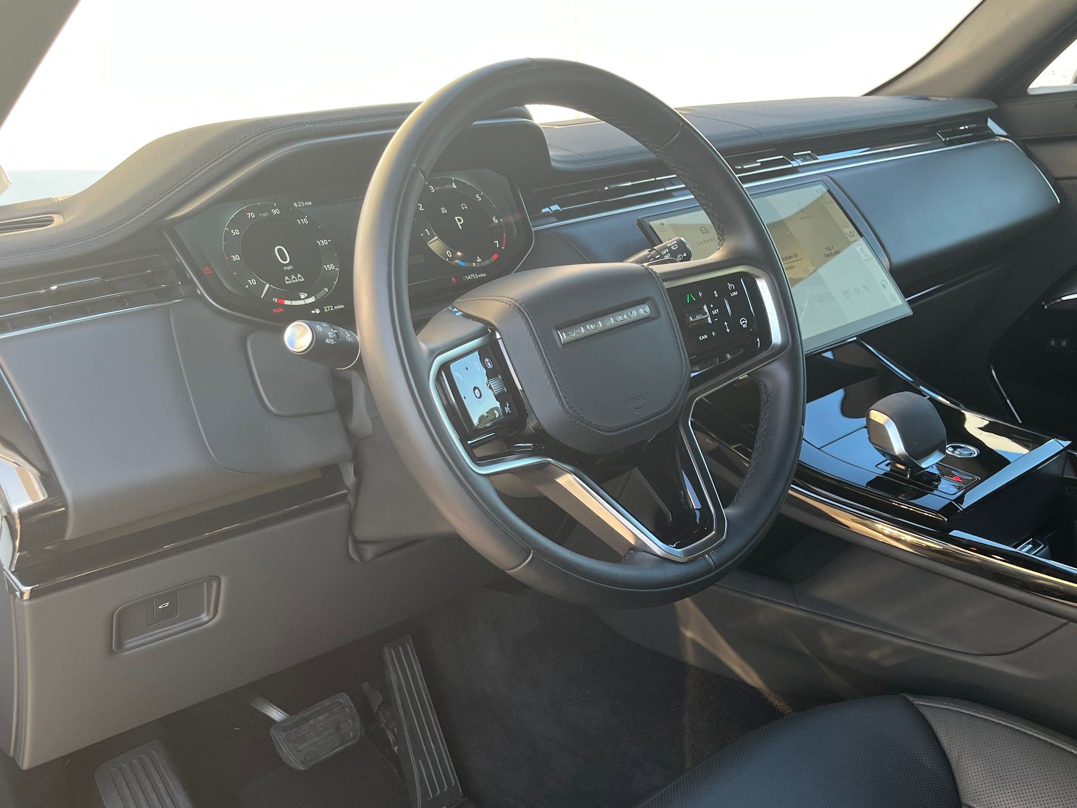 2025 Land Rover Range Rover Sport P360 SE photo 3