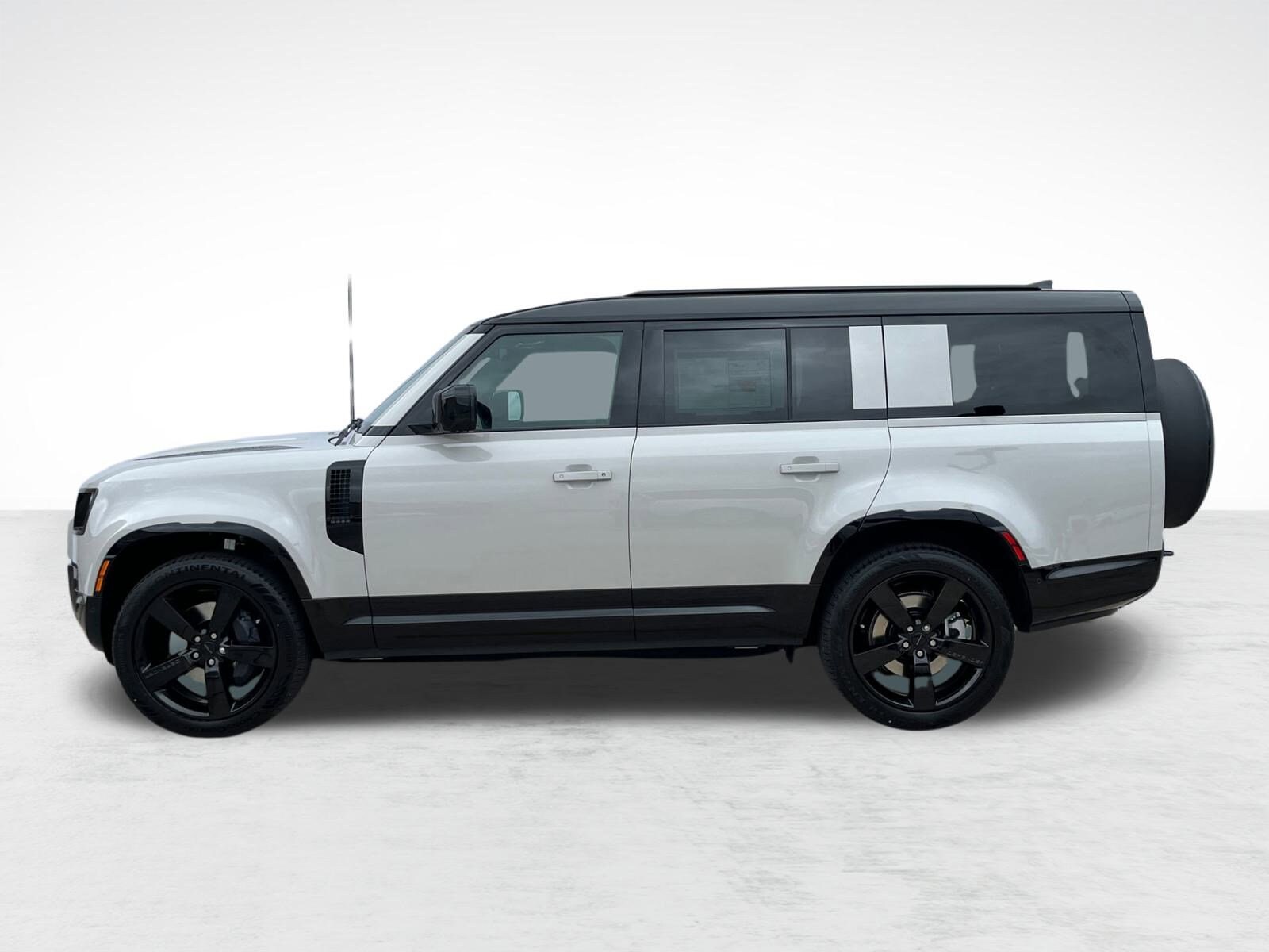 2026 Land Rover Defender 130 X-Dynamic SE photo 2