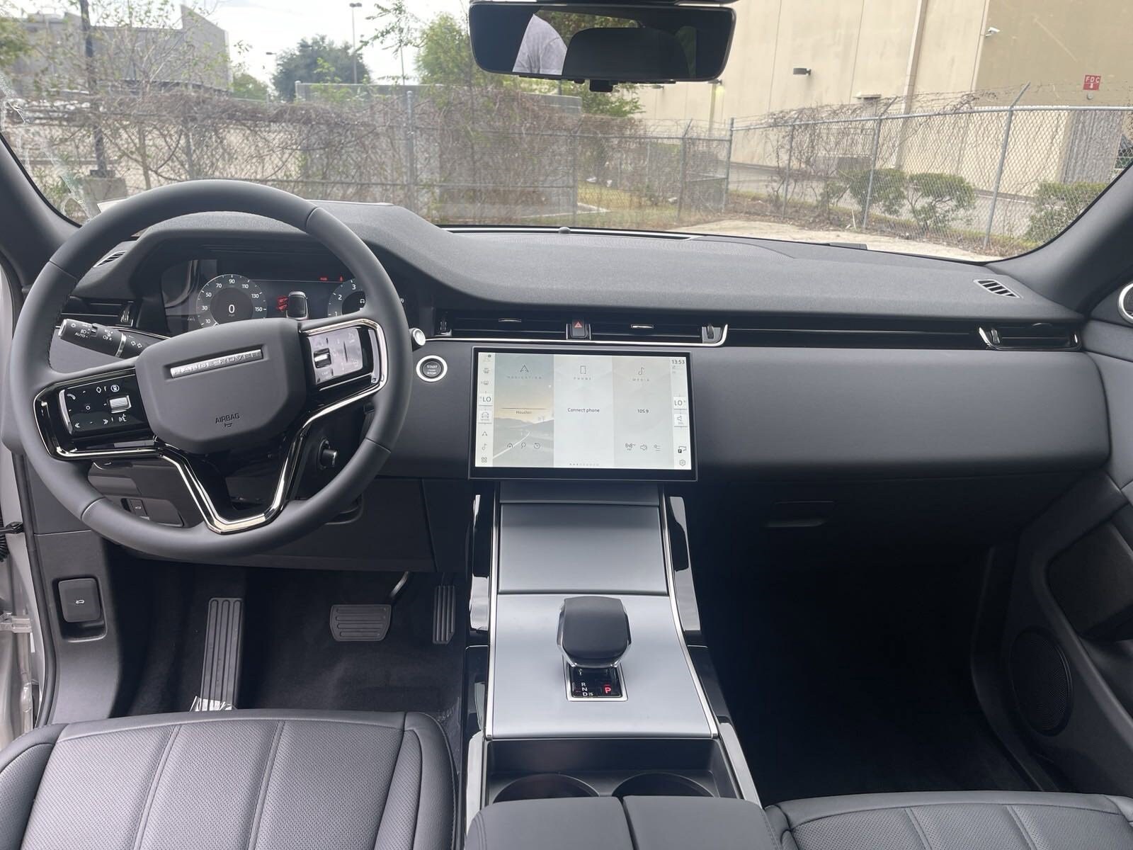 2025 Land Rover Range Rover Evoque S photo 3