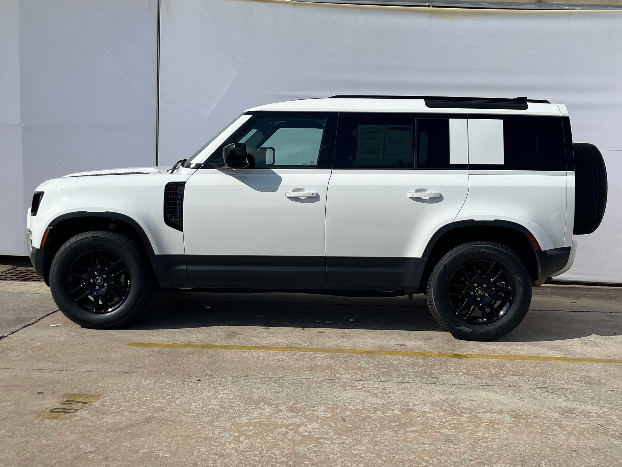 2025 Land Rover Defender 110 S photo 2