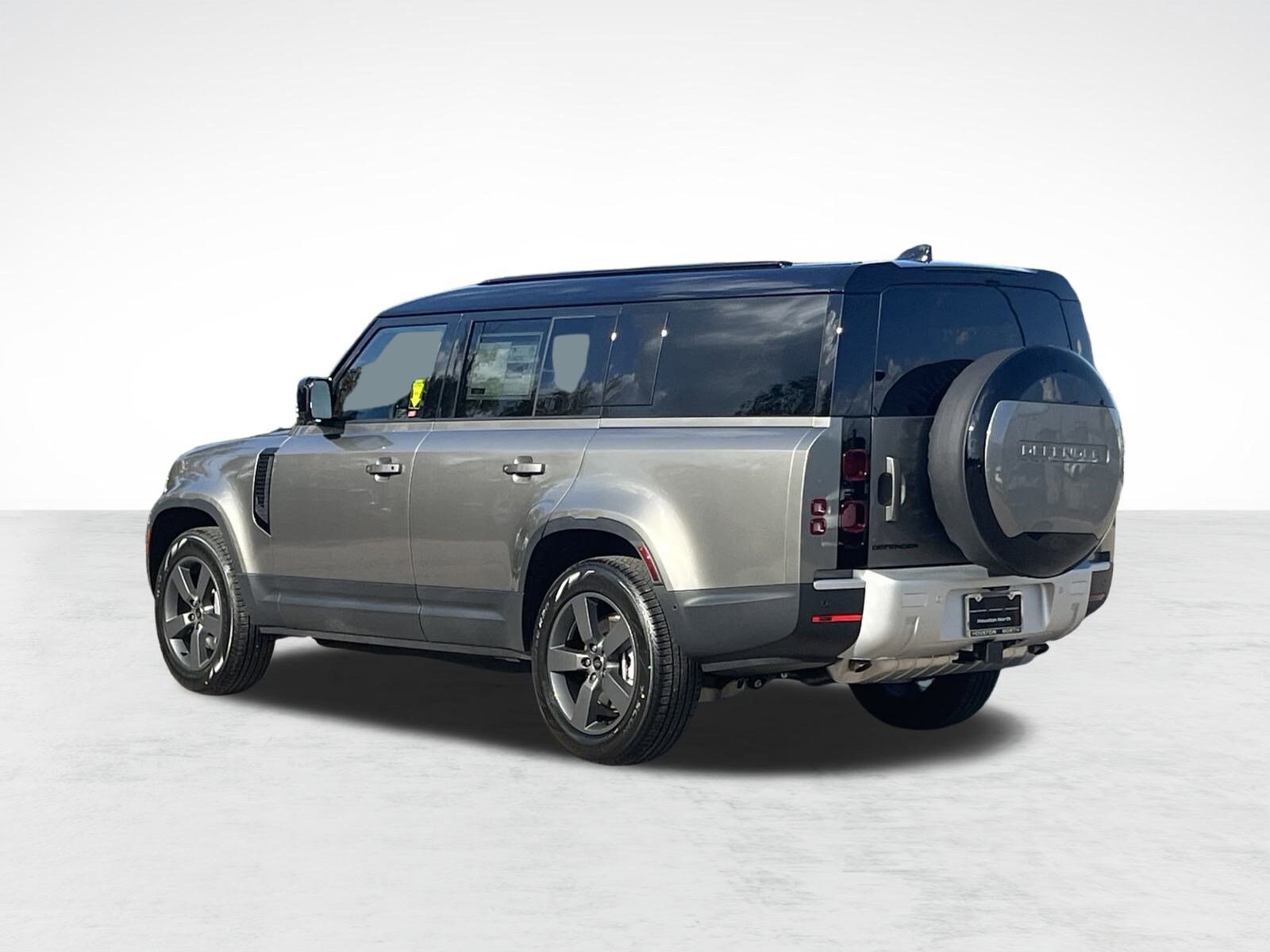2025 Land Rover Defender 130 S photo 3