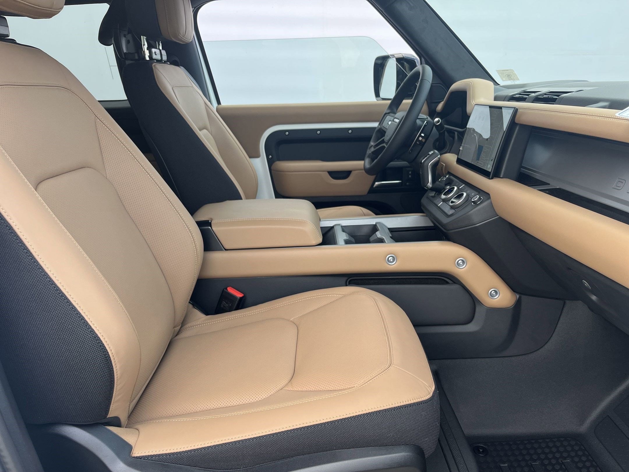 2025 Land Rover Defender V8 - Photo 21