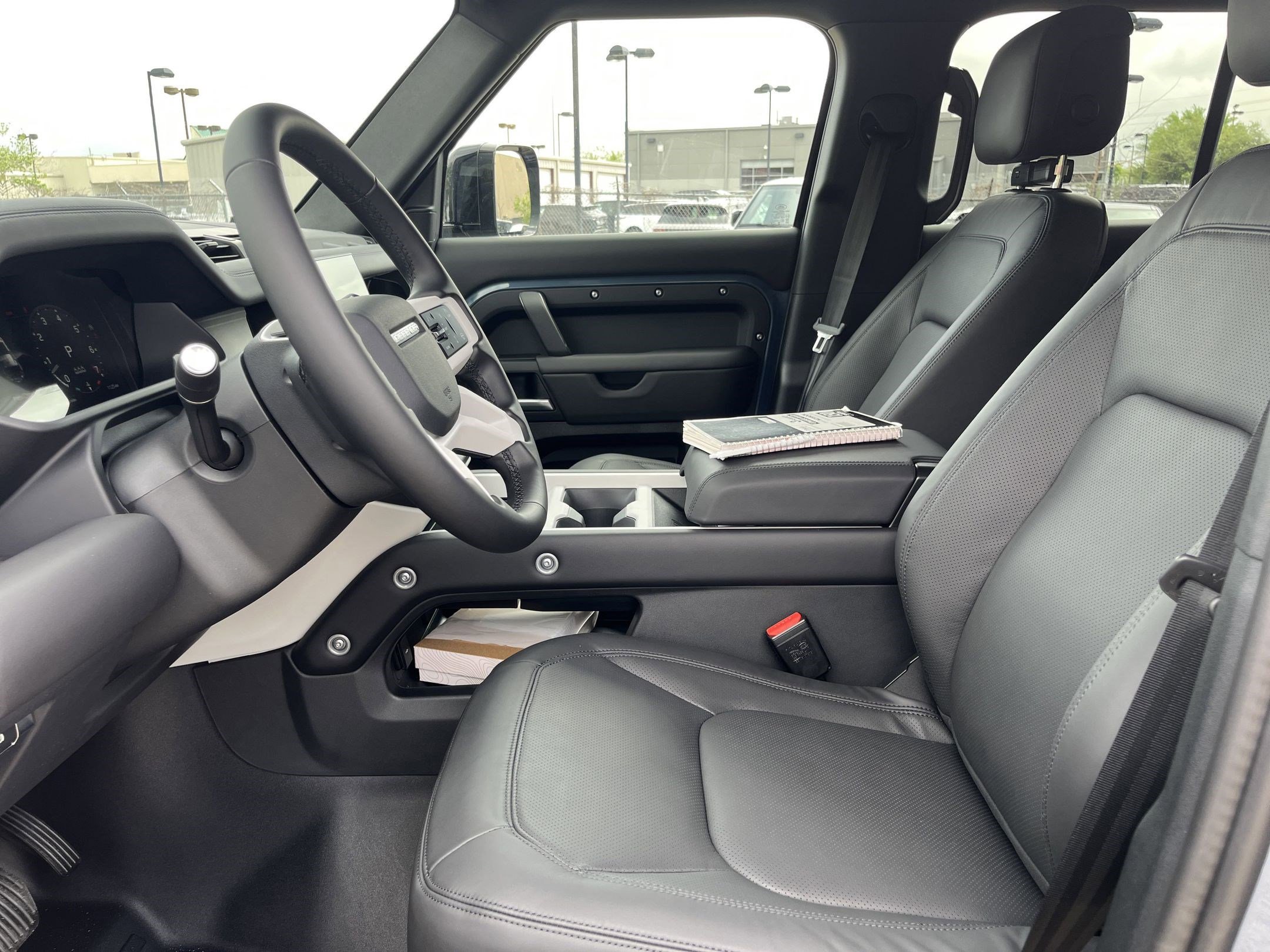 2025 Land Rover Defender 110 X-Dynamic SE photo 4