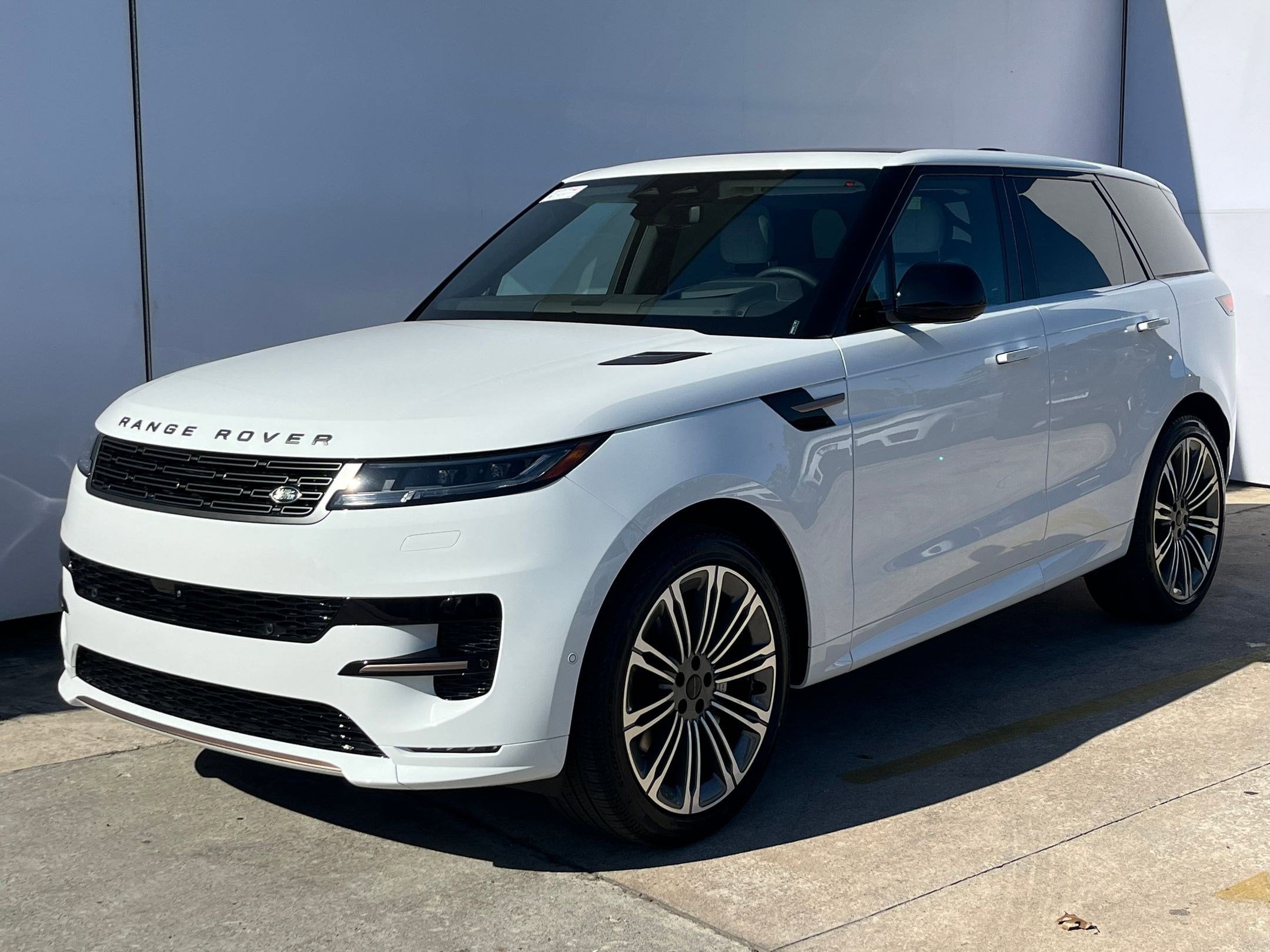 2026 Land Rover Range Rover Sport Dynamic SE's photo