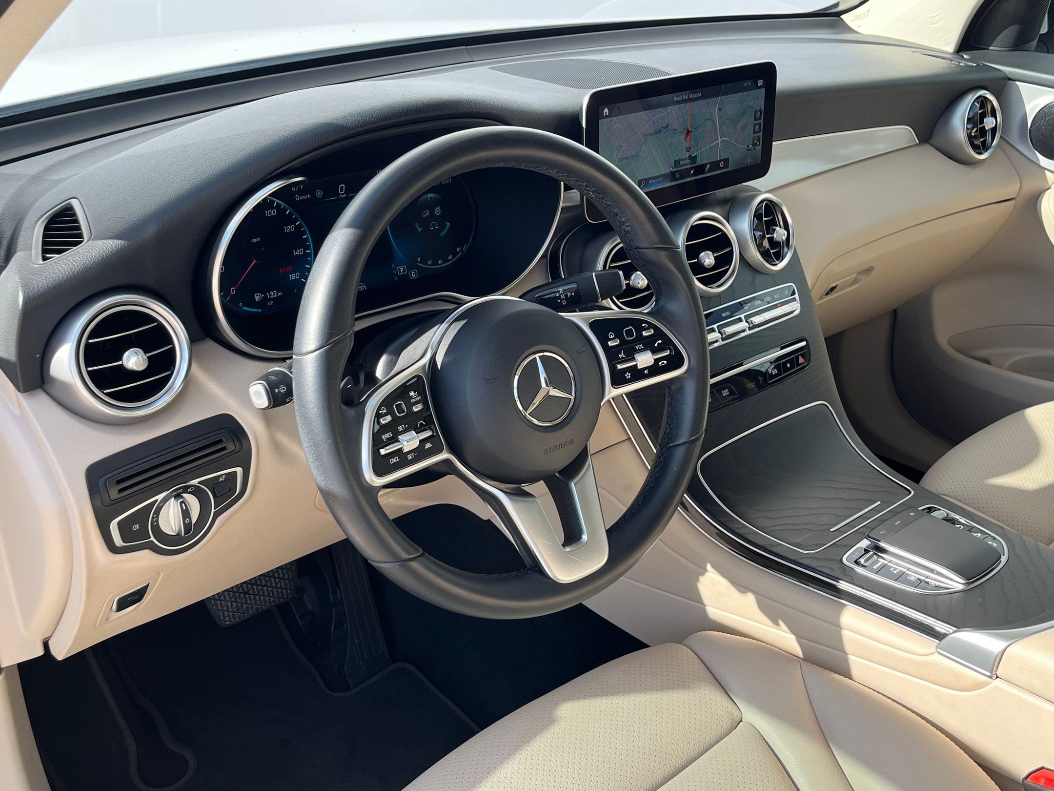 2022 Mercedes Benz GLC 300 photo 4