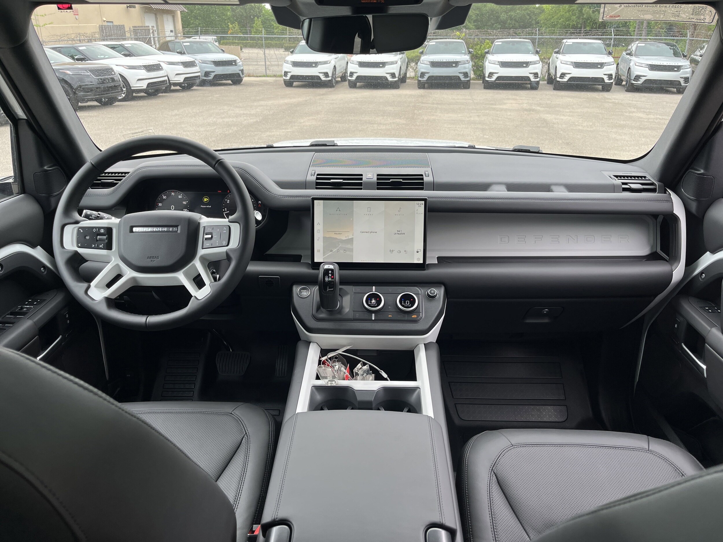 2025 Land Rover Defender 110 S photo 4
