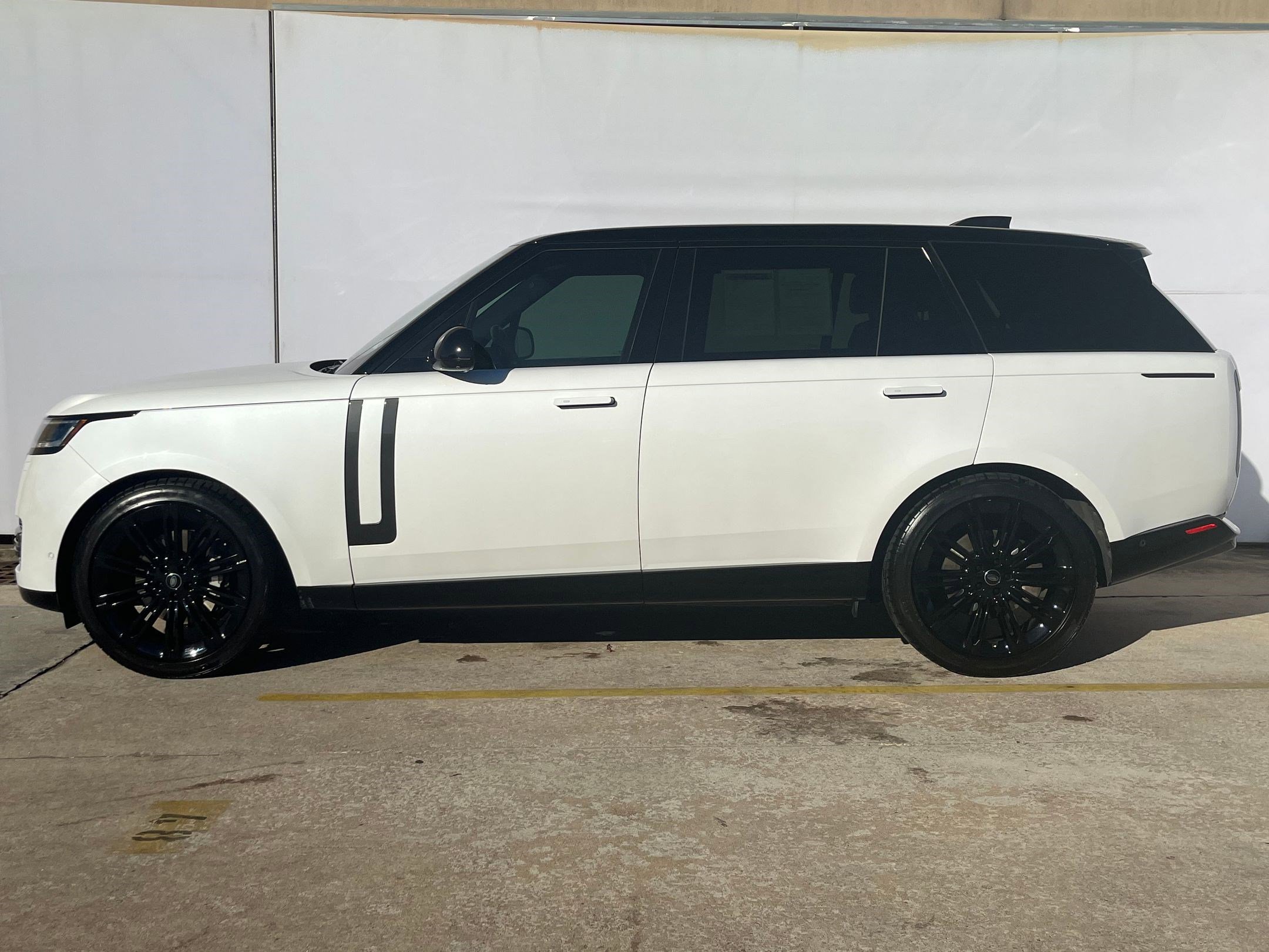 2023 Land Rover Range Rover SE photo 2