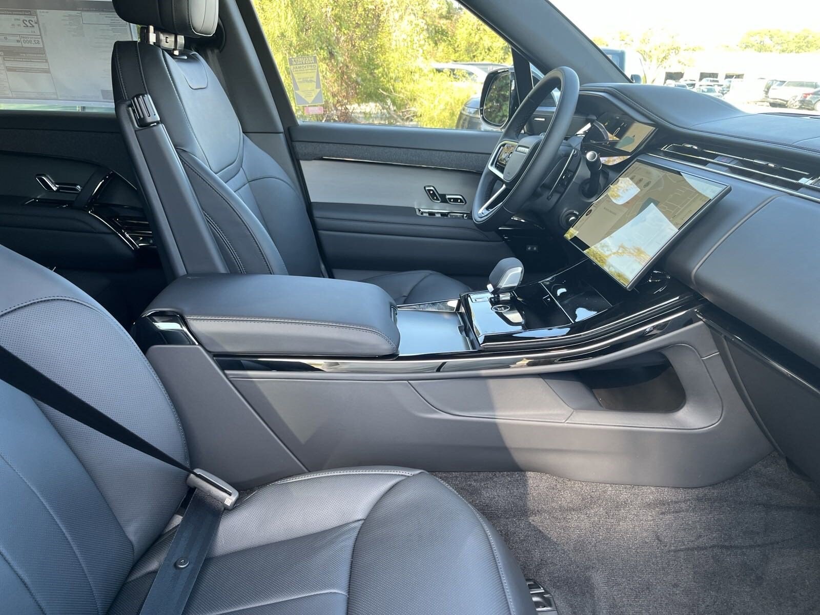 2025 Land Rover Range Rover Sport P360 SE photo 4