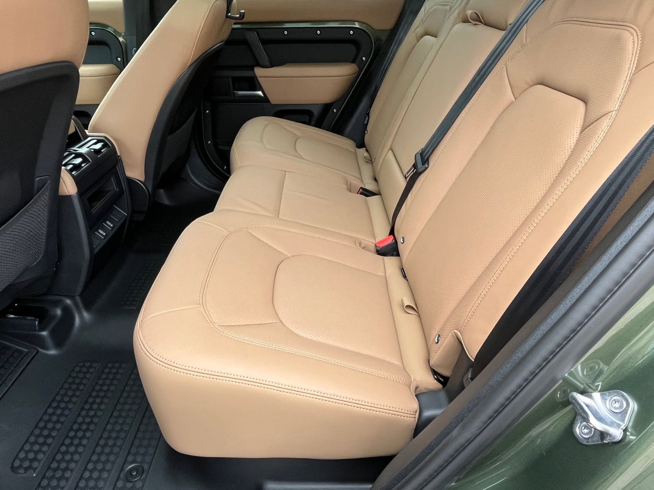 2026 Land Rover Defender X-Dynamic SE - Photo 12