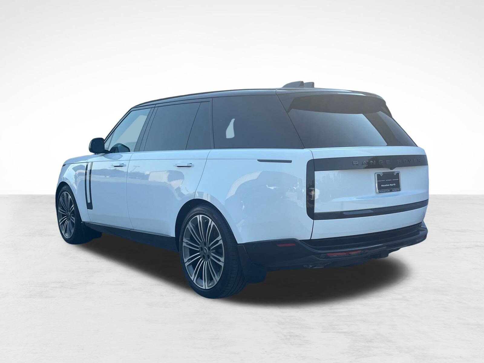 2025 Land Rover Range Rover SE photo 3
