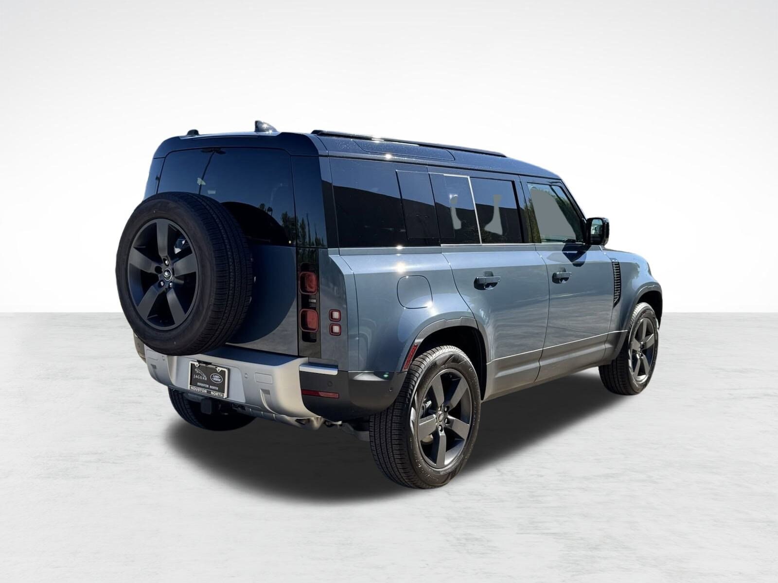 2025 Land Rover Defender 110 S photo 2