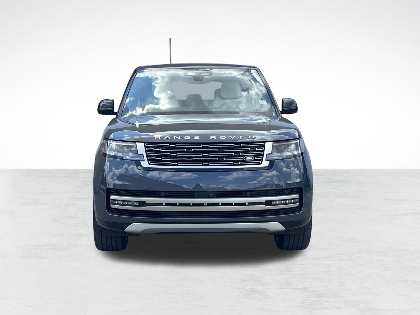 2025 Land Rover Range Rover SE photo 4