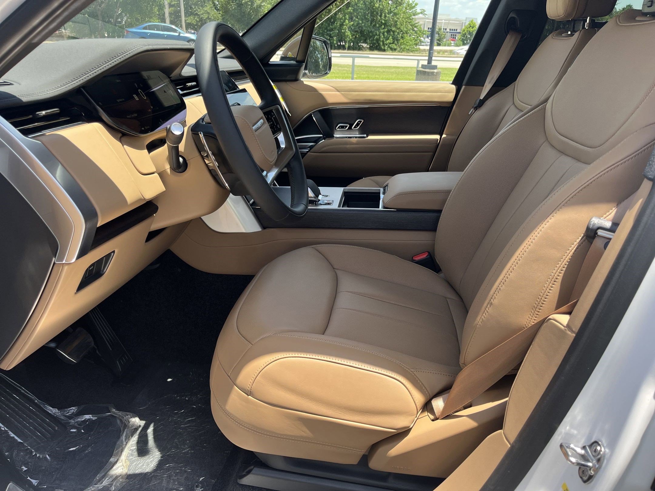 2025 Land Rover Range Rover SE photo 4