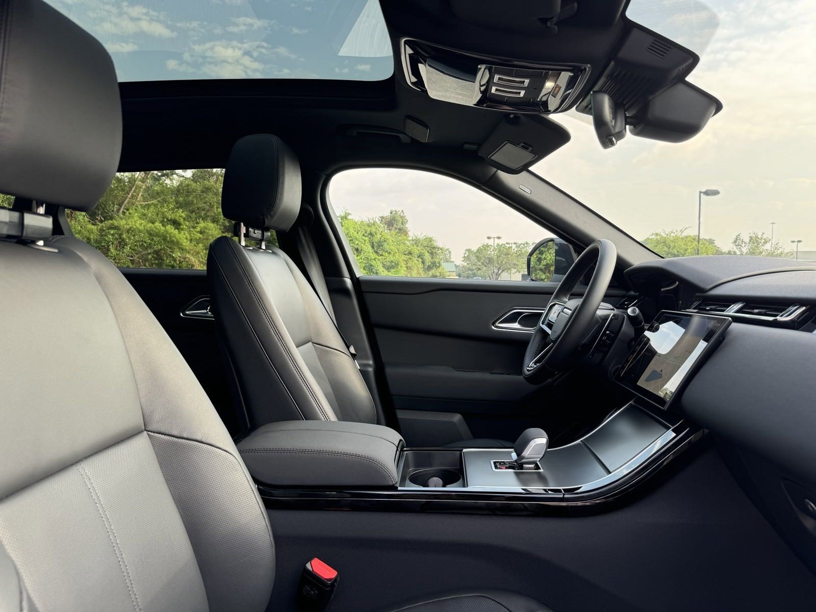 2025 Land Rover Discovery Sport Dynamic SE photo 3