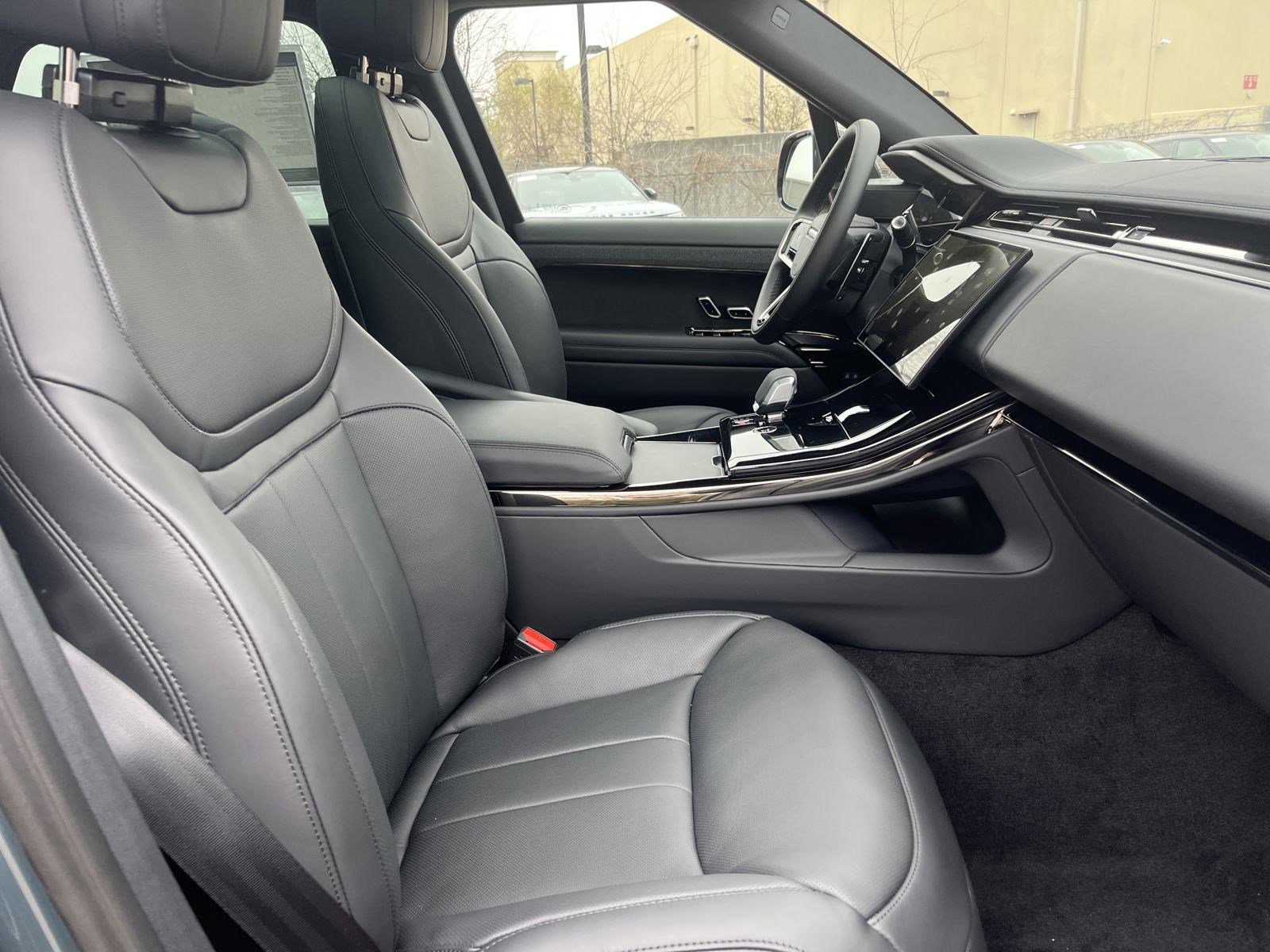 2025 Land Rover Range Rover Sport P400 Dynamic SE photo 4